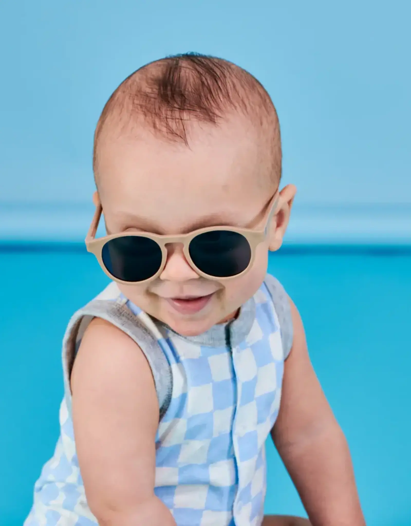 Babiators Eco Keyhole: Soft Sand Smoke Lenses