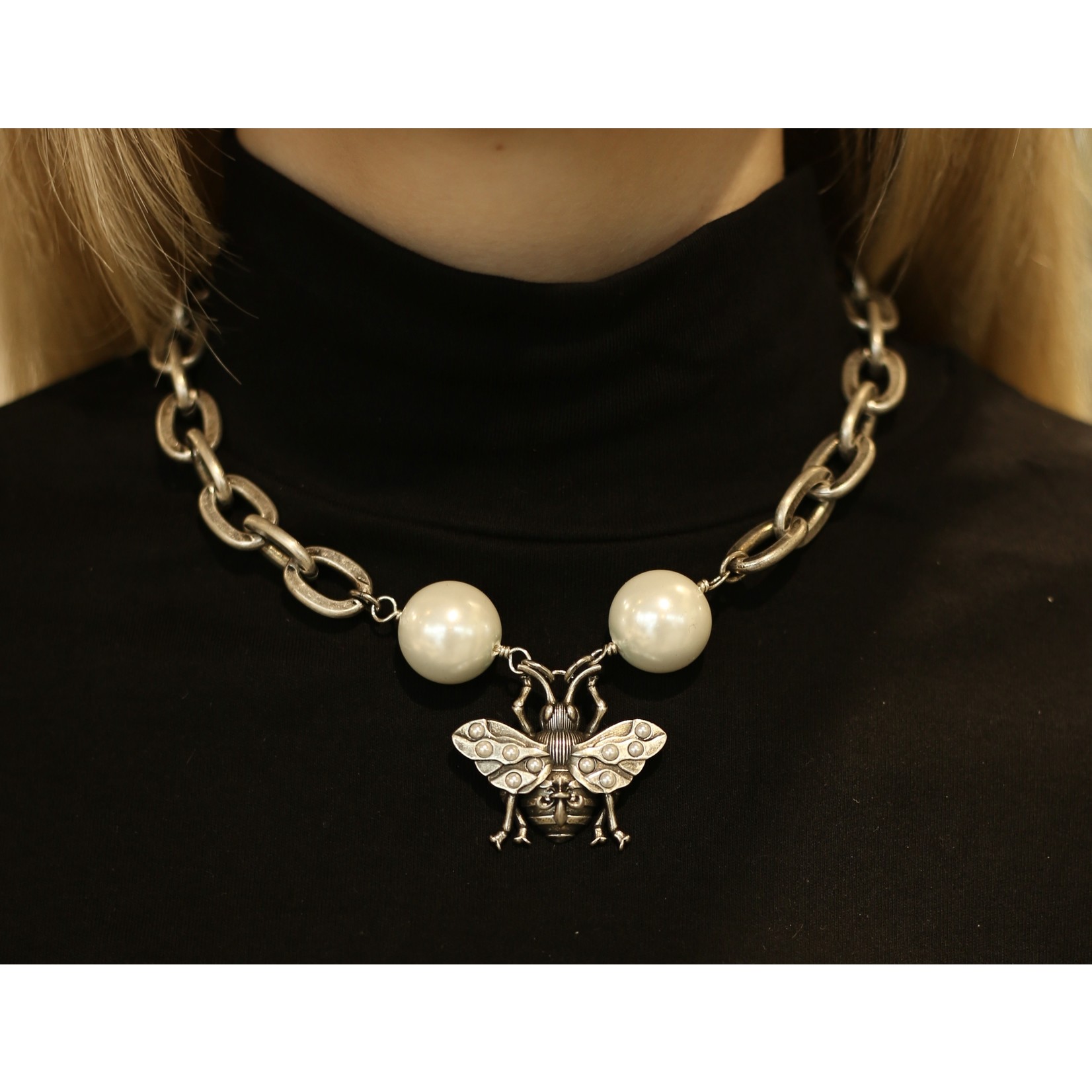 French Kande Lourdes Chain with Pearl + Bee Pendant