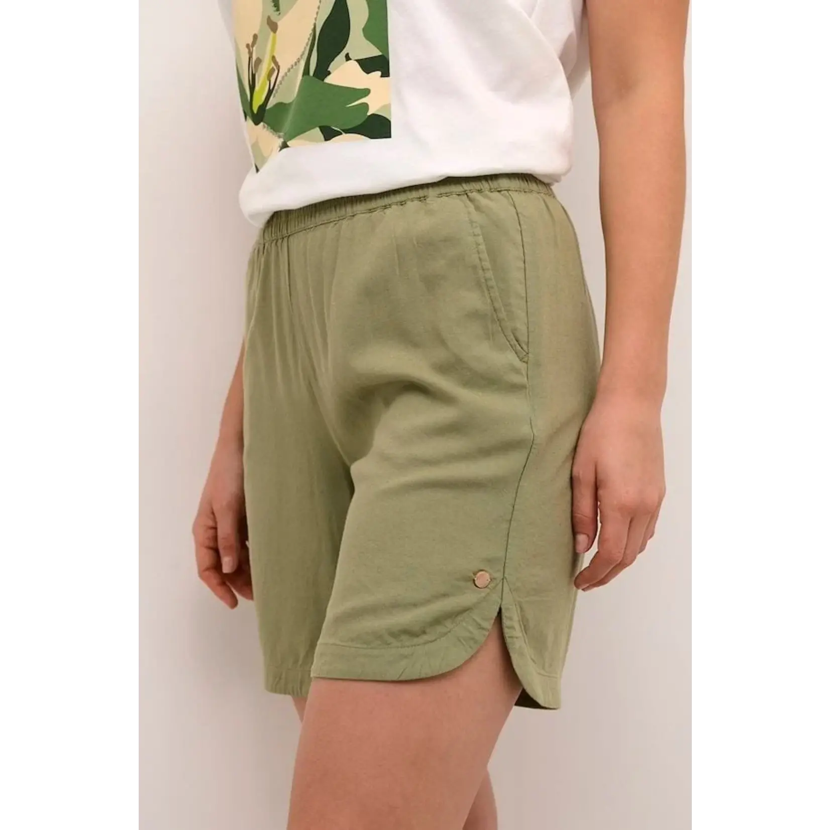 Cream Venta Shorts