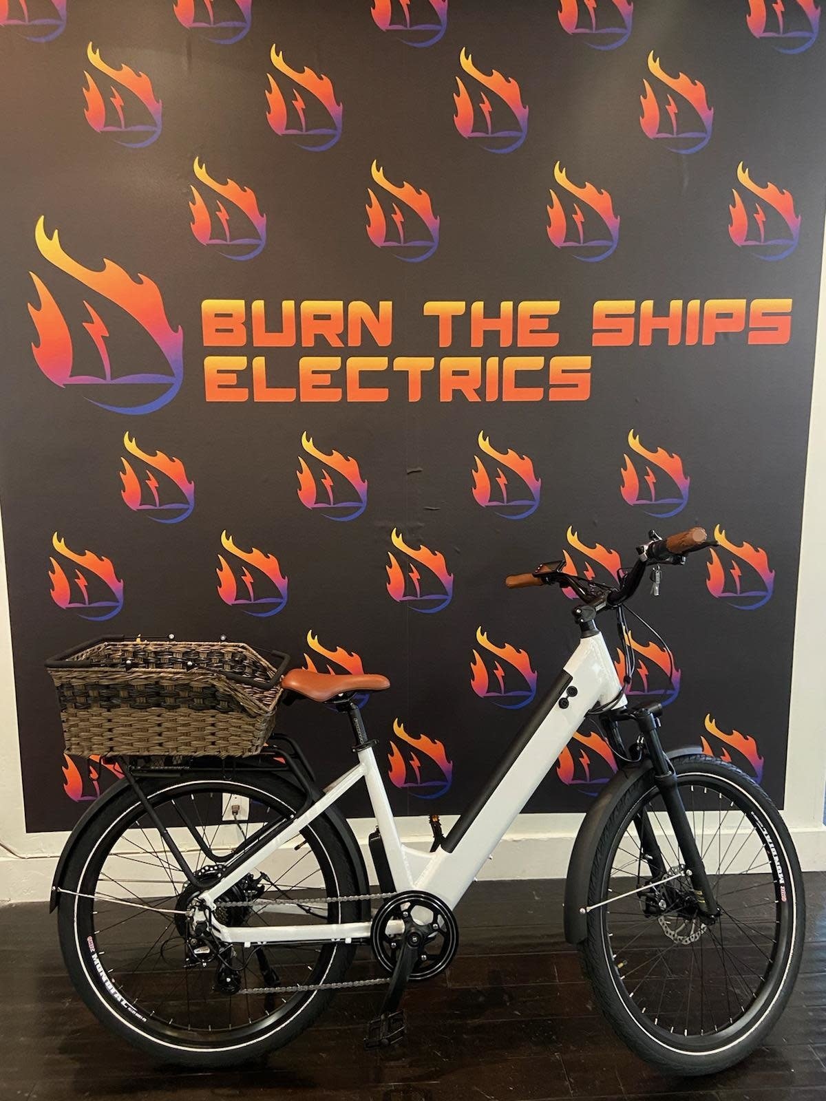 Driven Bikes Model X Step White