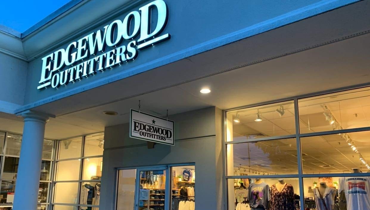 How to Save Money When Shopping in a Women's Boutique Store
