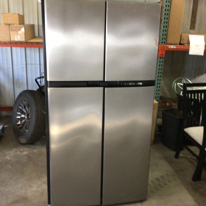Dometic Americana II Refrigerator, 6 Cu. ft, DM2672RB1