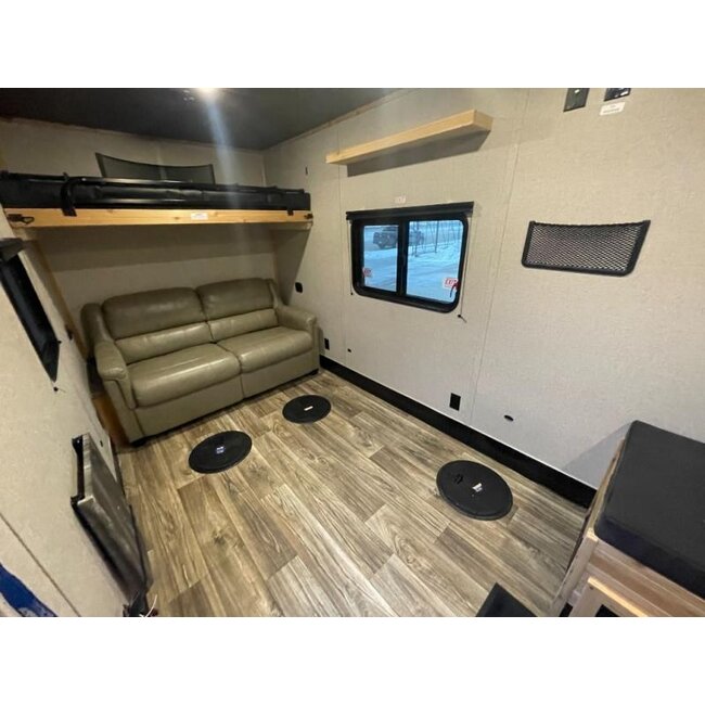 Vinyl Flooring per Linear Foot