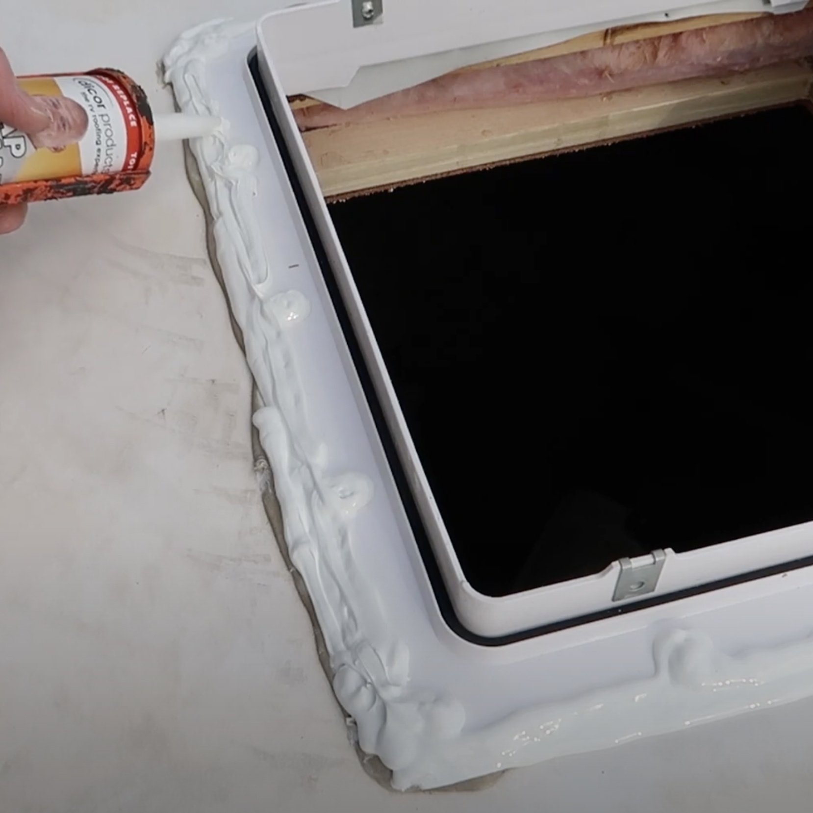 RV Self-Leveling Sealant