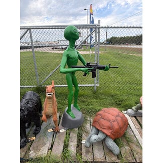 Alien w/M16