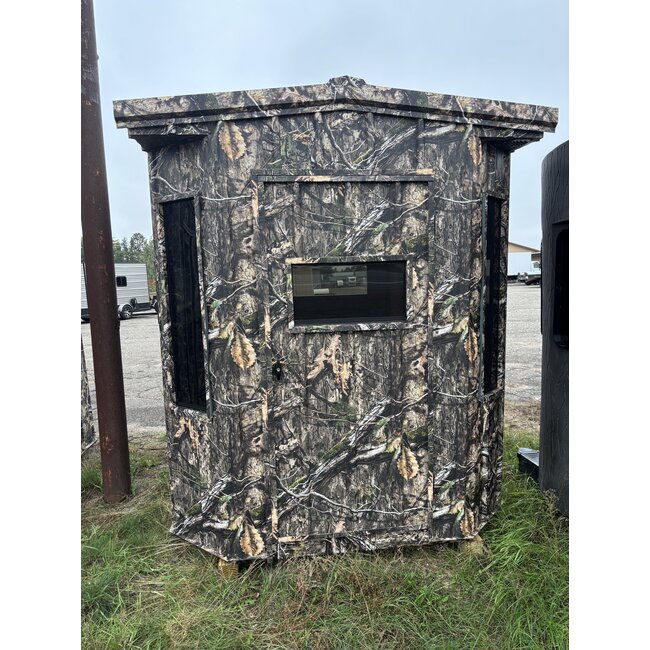 The Stronghold Deluxe 6x6 Amish Camo Hunting Blind w/ Dual Pane Windows