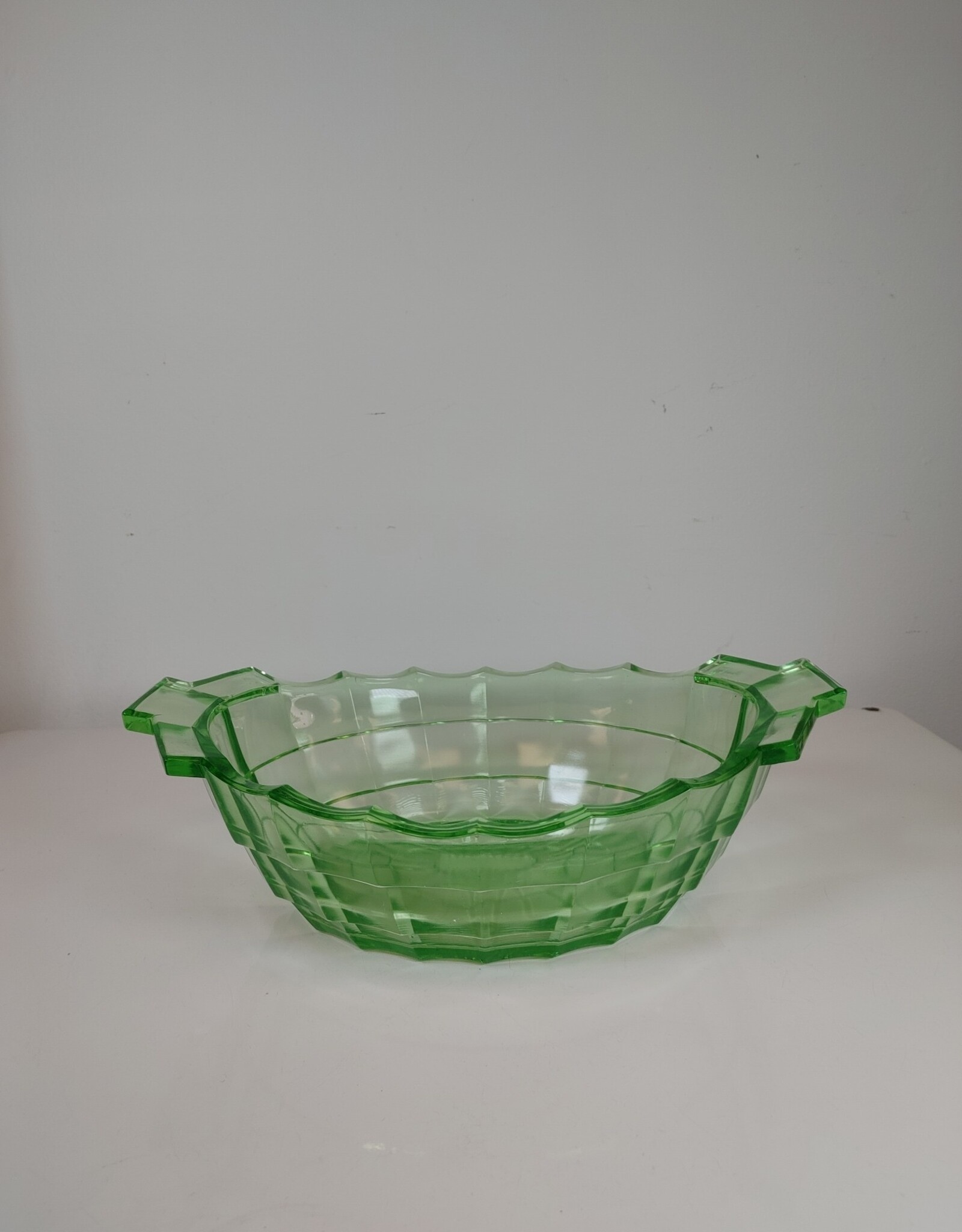 Green Depression Glass "Tea Room" Bowl -uranium