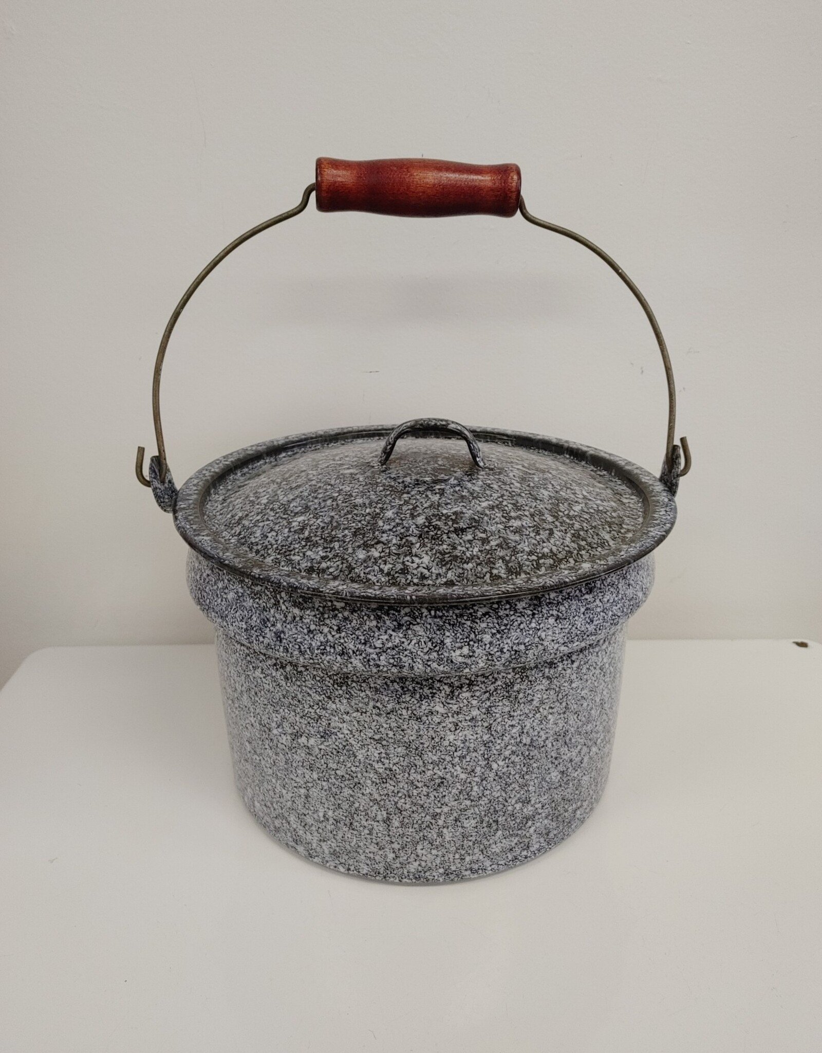 Grey Enamel Stock Pot w/lid & wood handle
