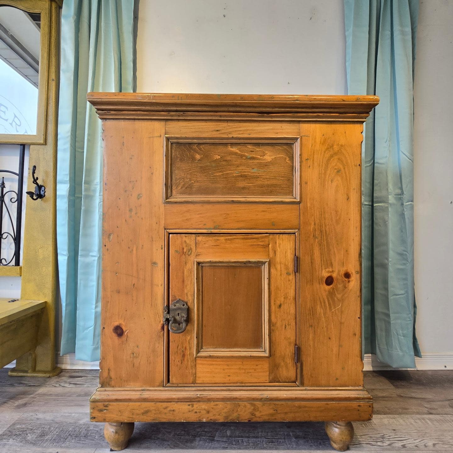 antique-ice-box.jpg