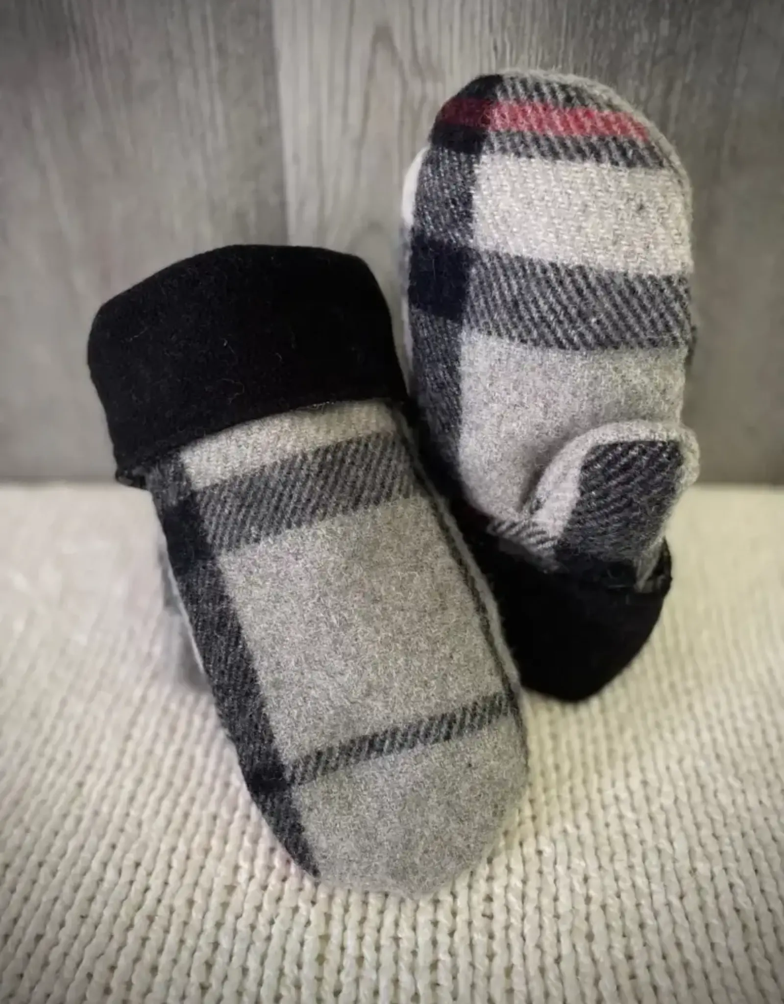 British & Irish Imports Ladies Handcrafted Mittens