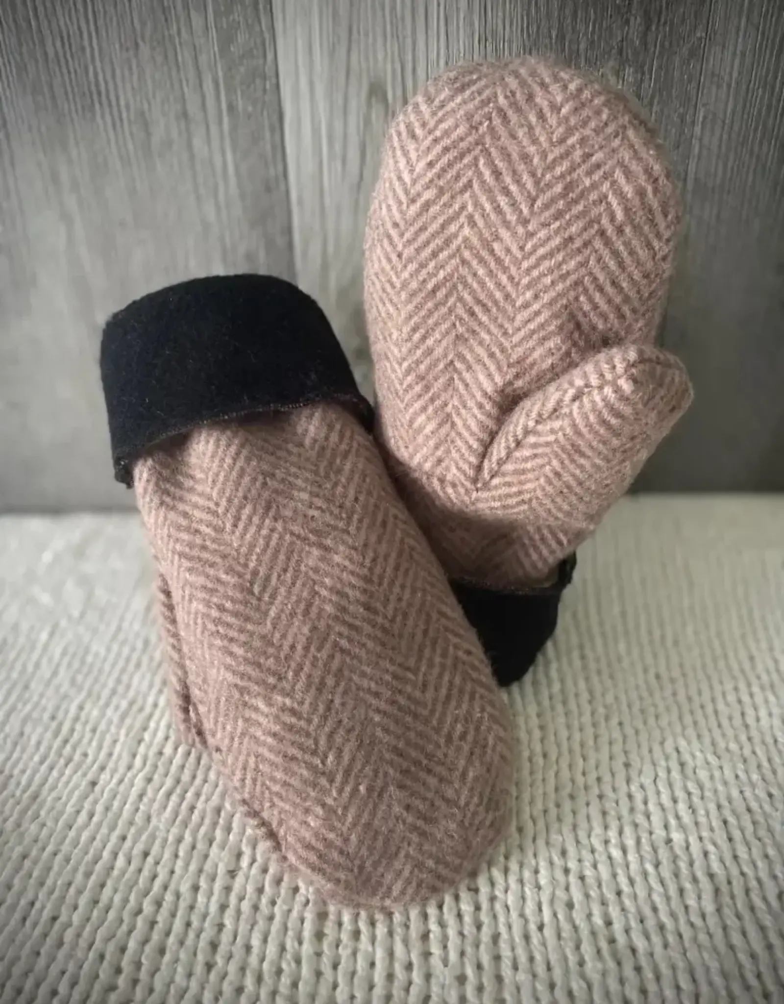 British & Irish Imports Ladies Handcrafted Mittens