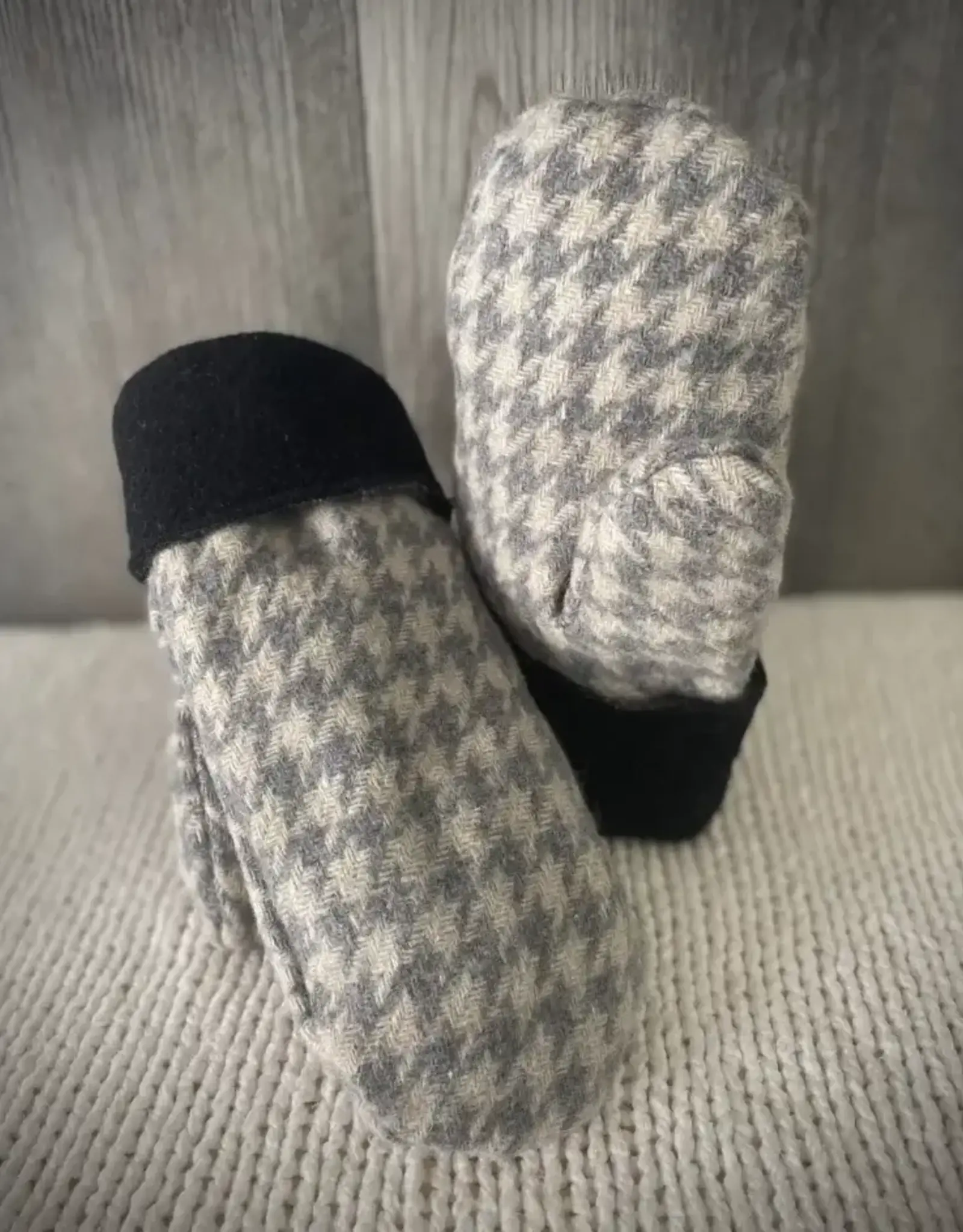 British & Irish Imports Ladies Handcrafted Mittens