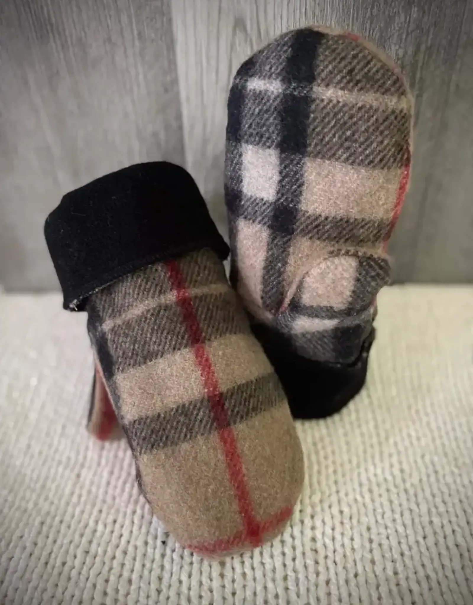 British & Irish Imports Ladies Handcrafted Mittens
