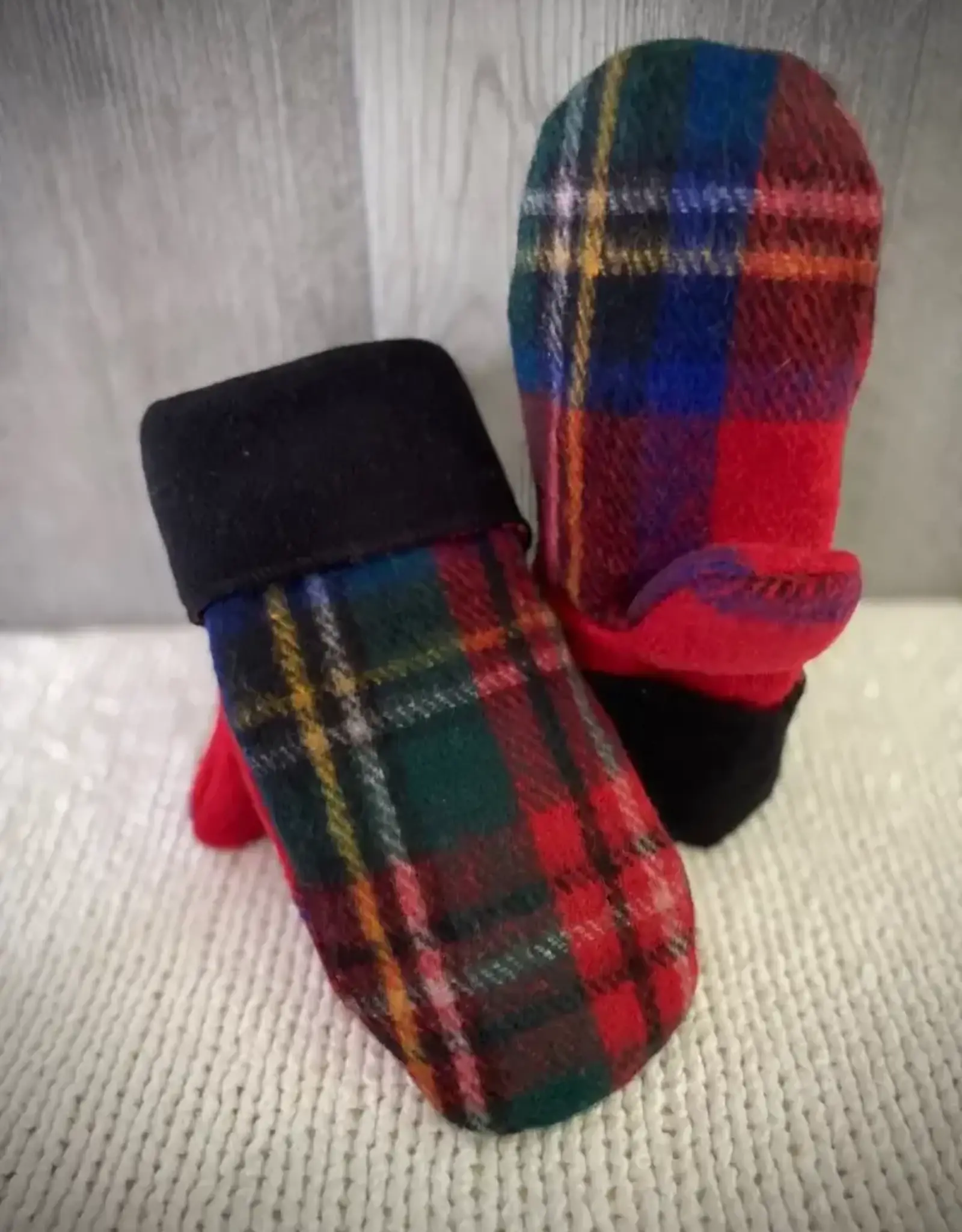 British & Irish Imports Ladies Handcrafted Mittens