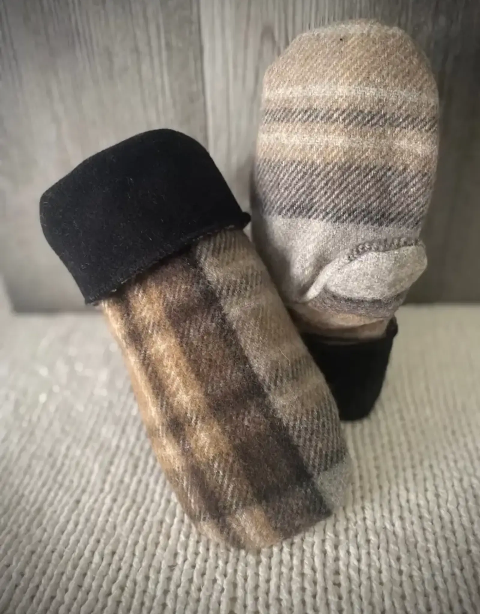 British & Irish Imports Ladies Handcrafted Mittens