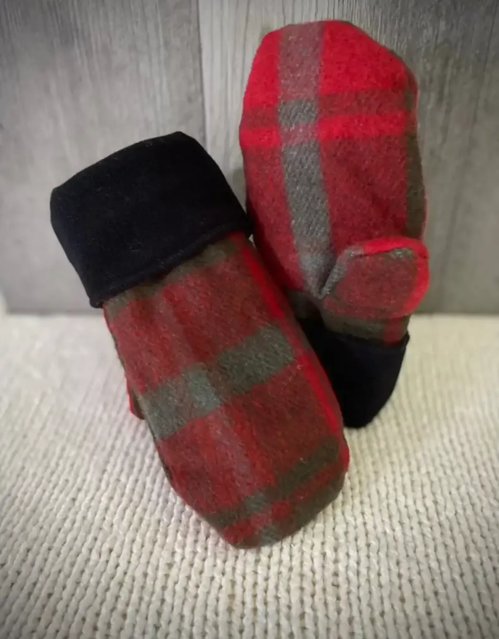 British & Irish Imports Ladies Handcrafted Mittens