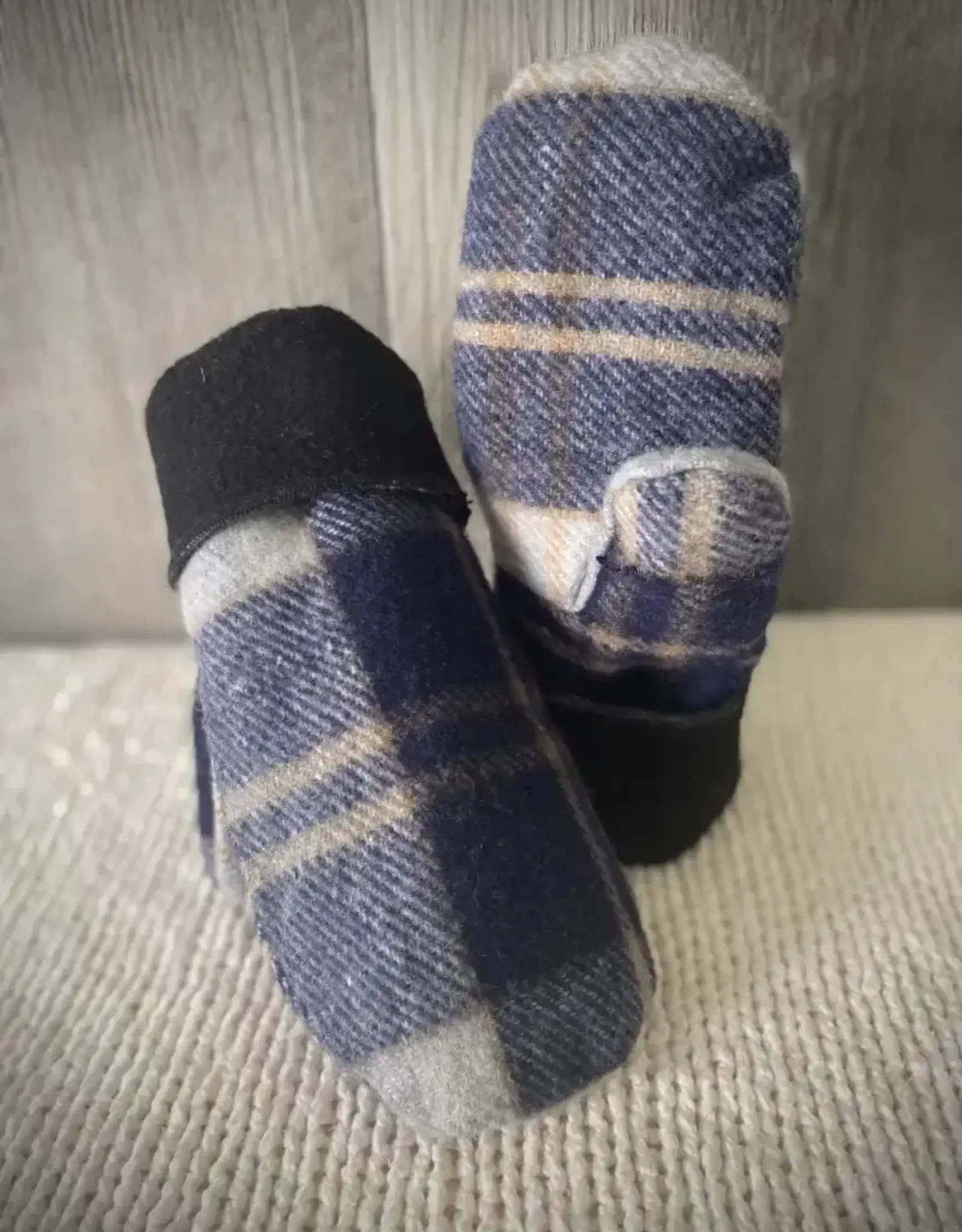 British & Irish Imports Ladies Handcrafted Mittens