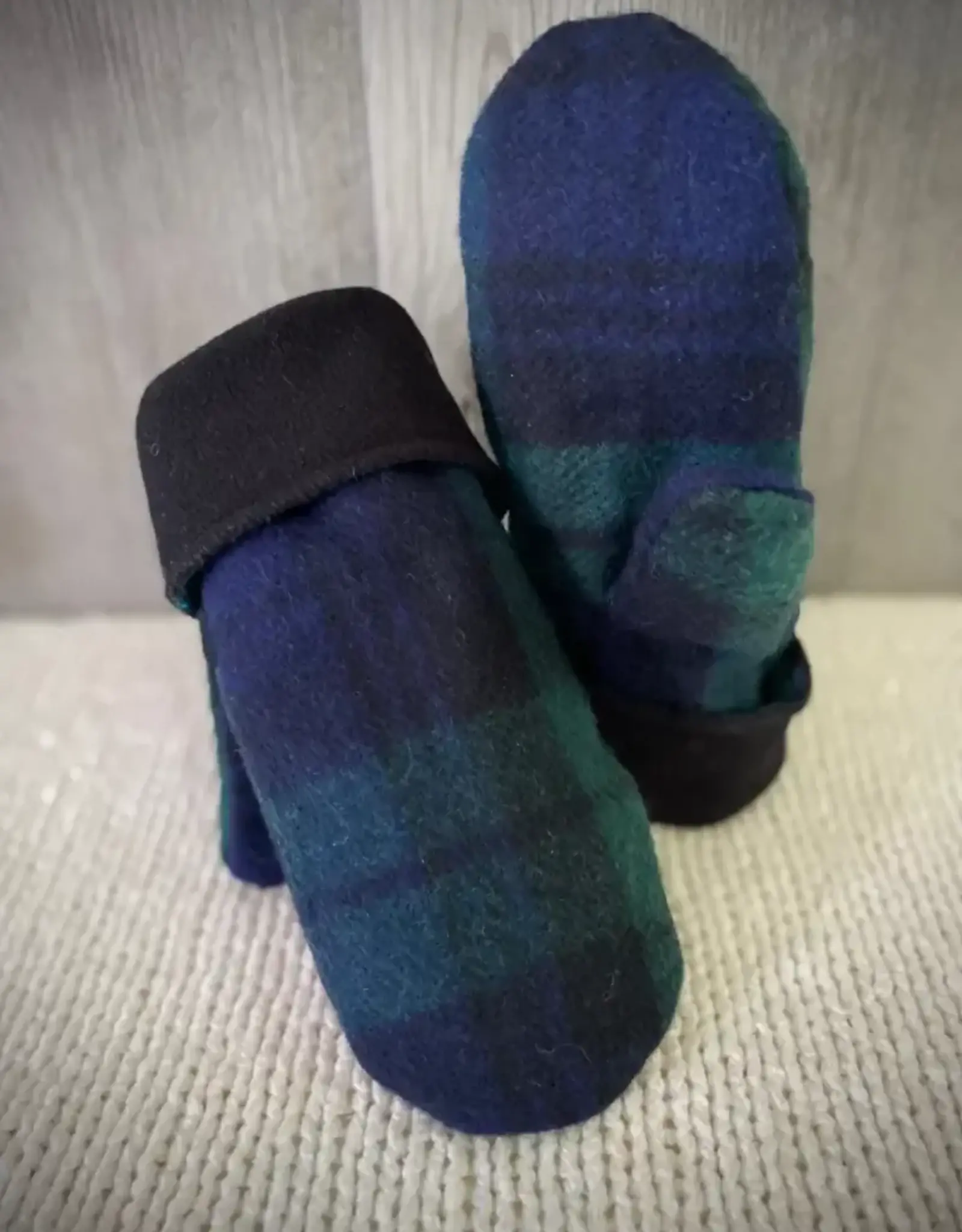 British & Irish Imports Ladies Handcrafted Mittens