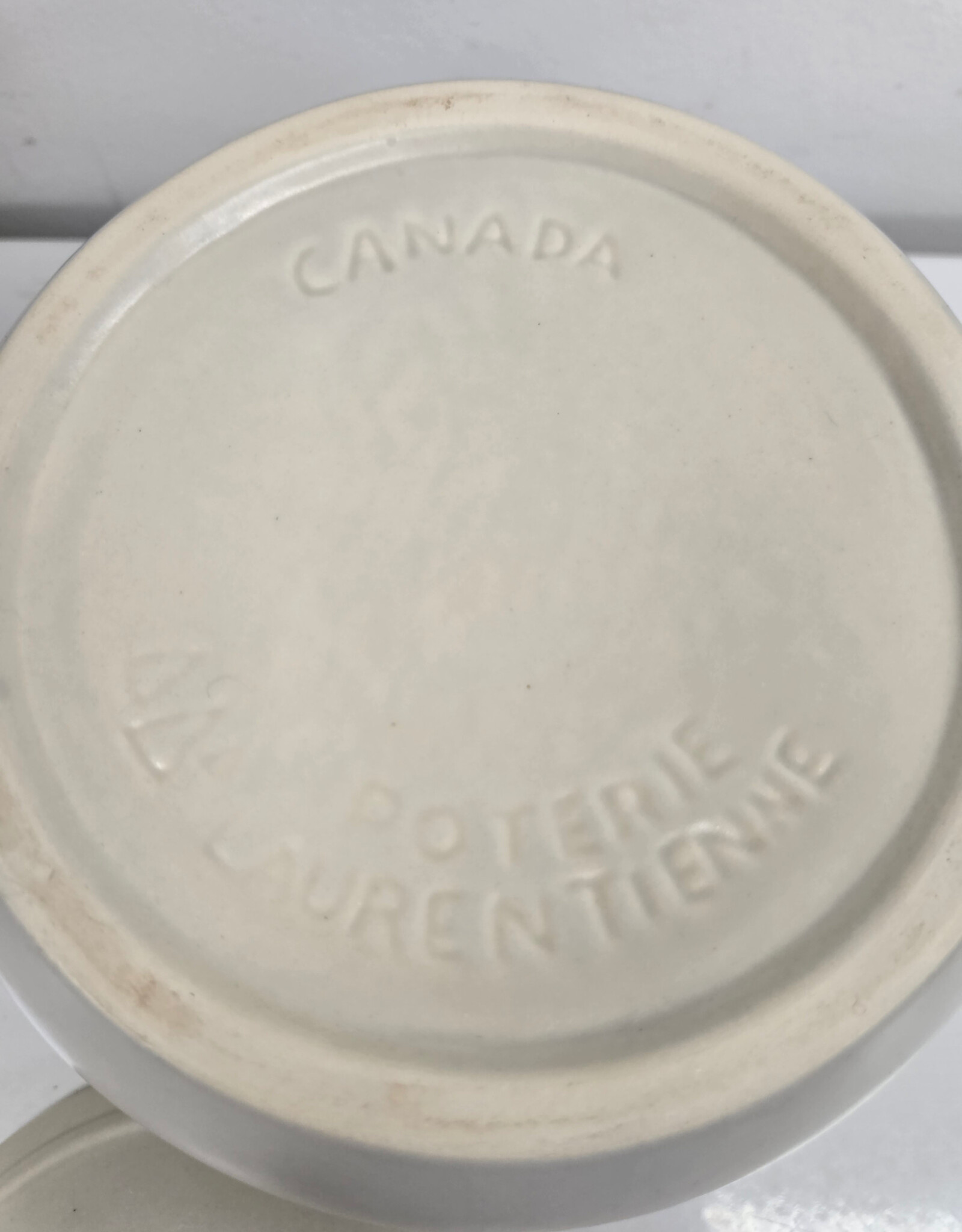 Laurentian Pottery Blueberry 8 x 6 Casserole Dish w/lid - Canada