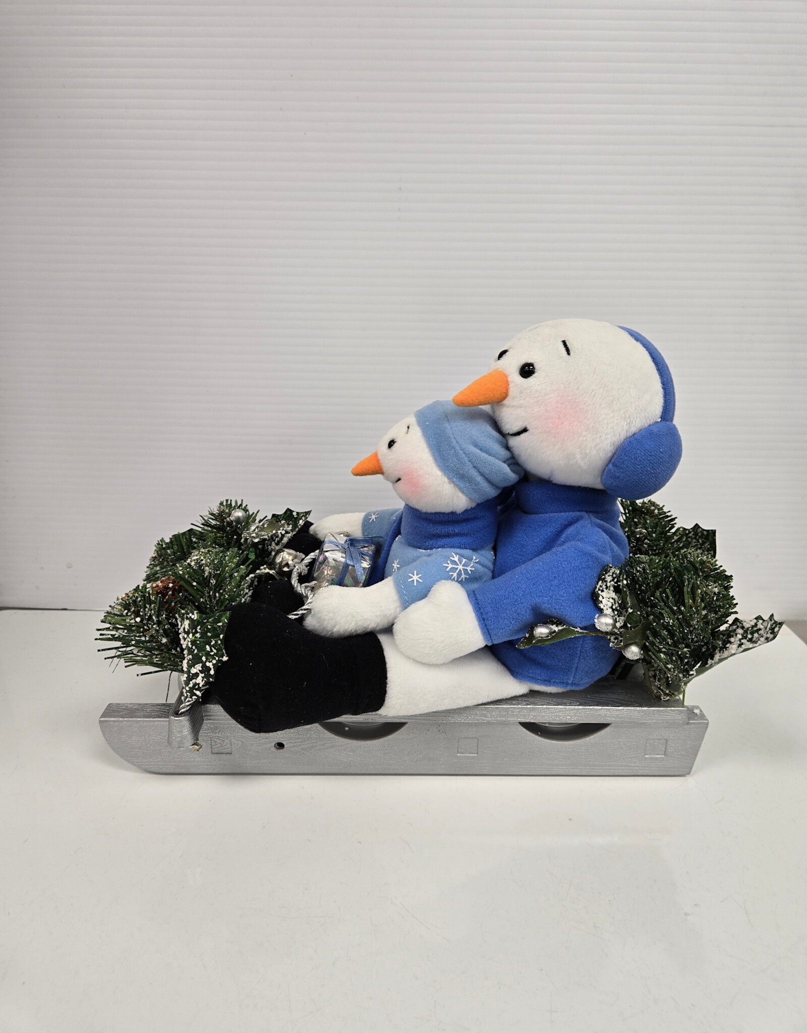 Avon “A Magical Winter Sleigh Ride” Snowmen Lights Motion Musical