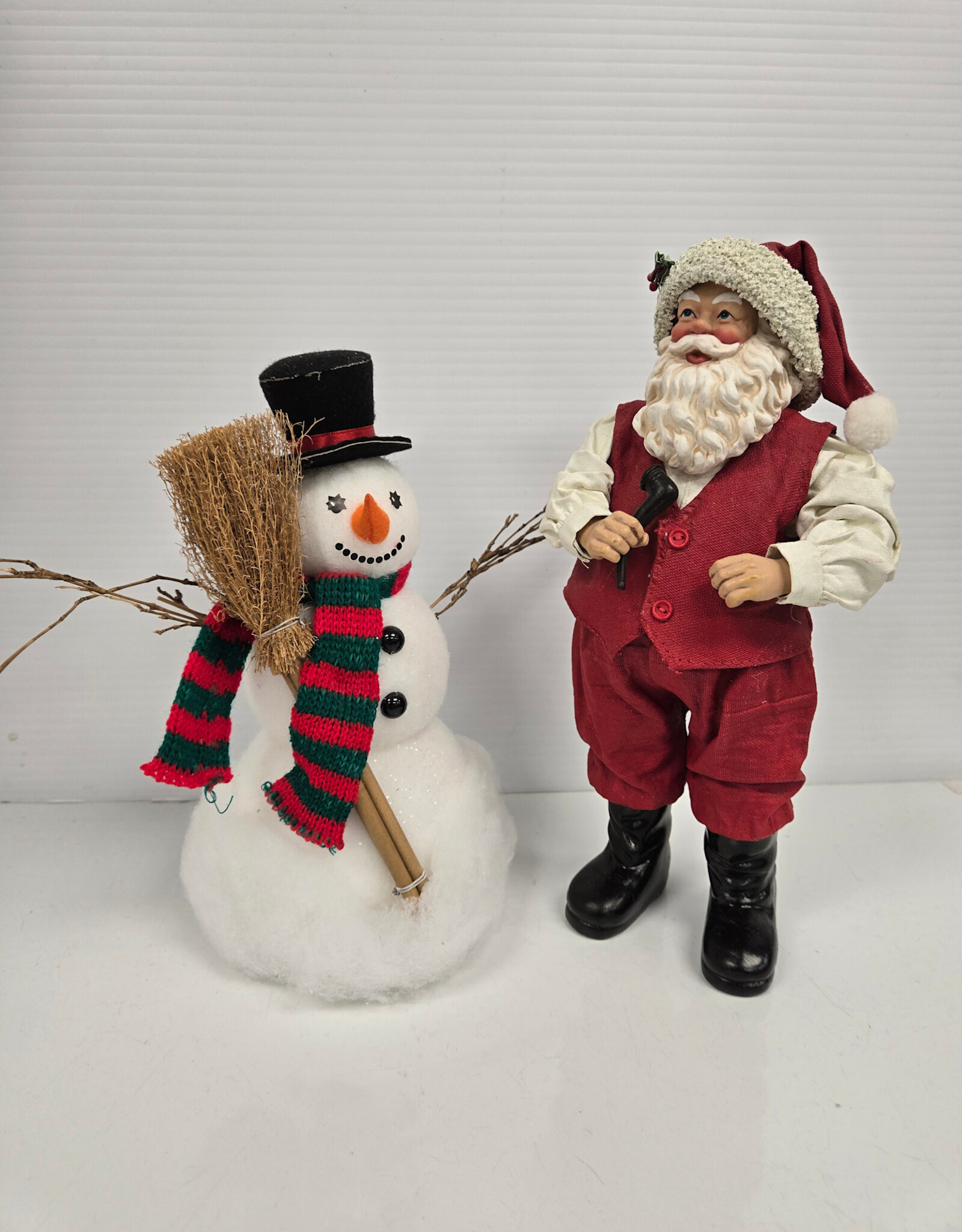 Clothtique Possible Dreams Santa - A Frosty Friend