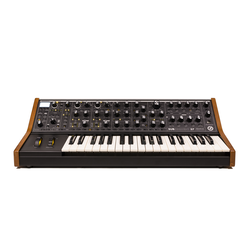 Moog SubSequent 37 Standard
