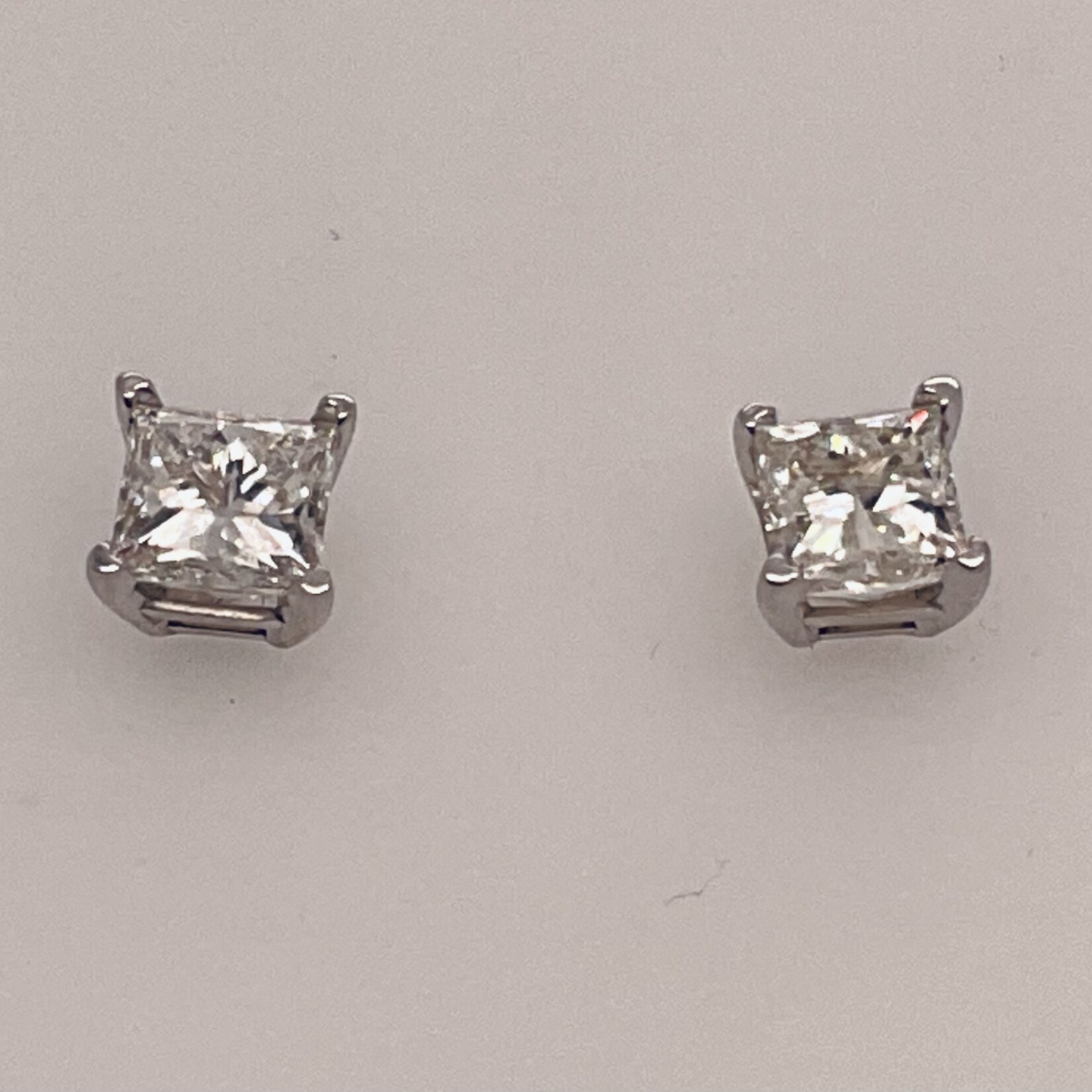 14 Kt Ladies Diamond Earrings .75 Ctw