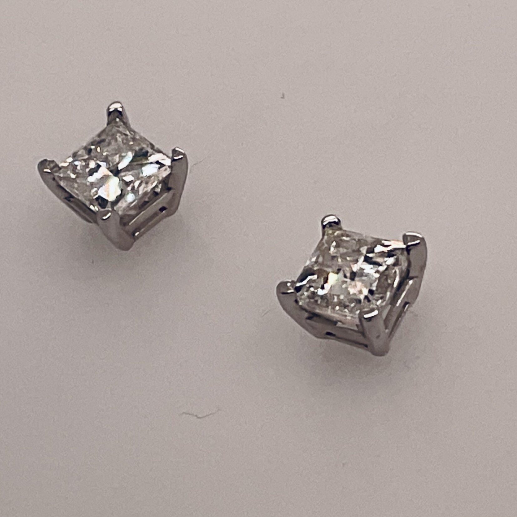 14 Kt Ladies Diamond Earrings .75 Ctw