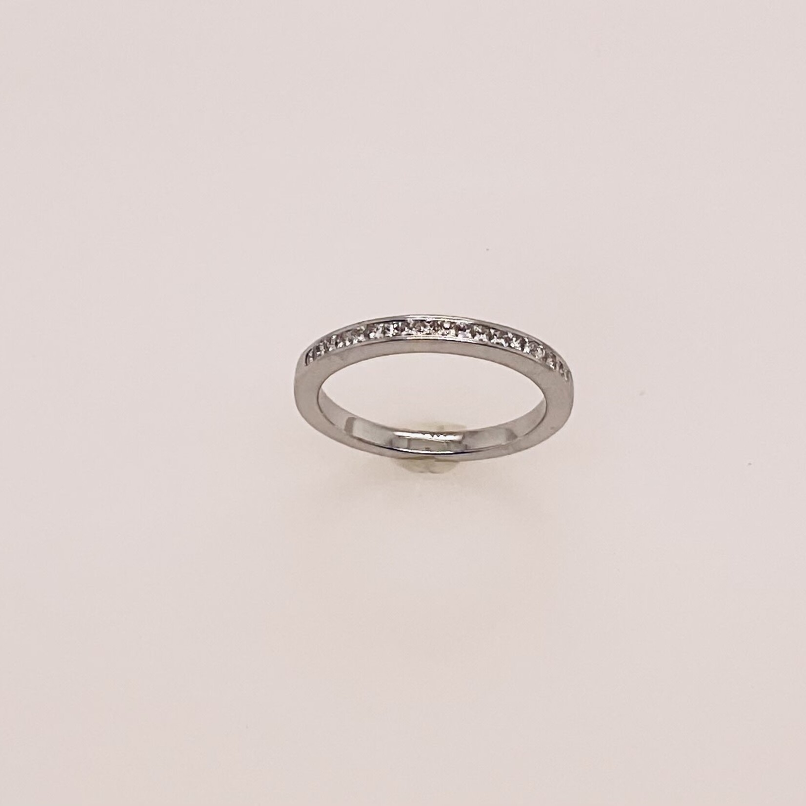 14 Kt W Gold Band Ring .025 Ctw Size 6