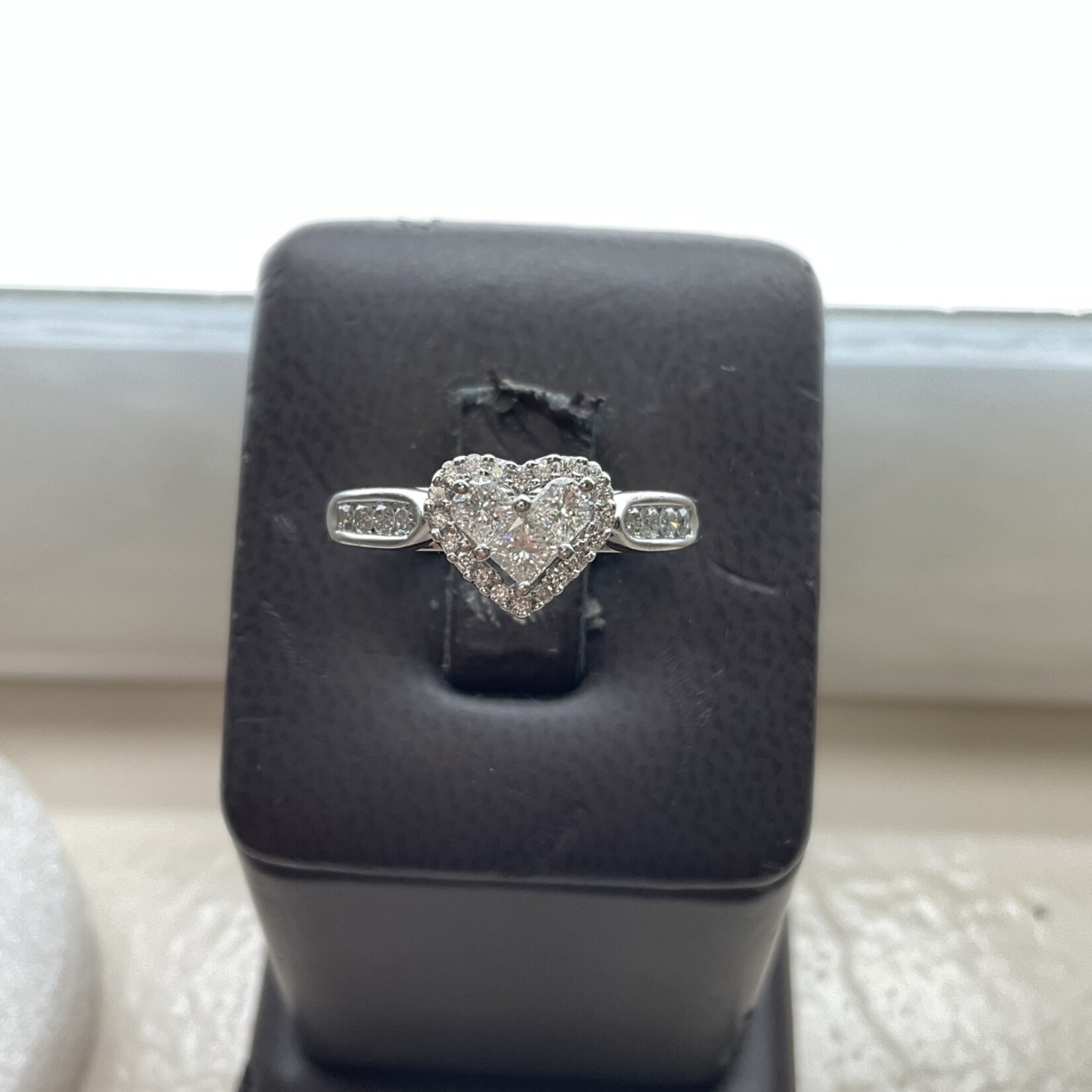 14 Kt White Gold  Diamond Ring 0.75 Ctw