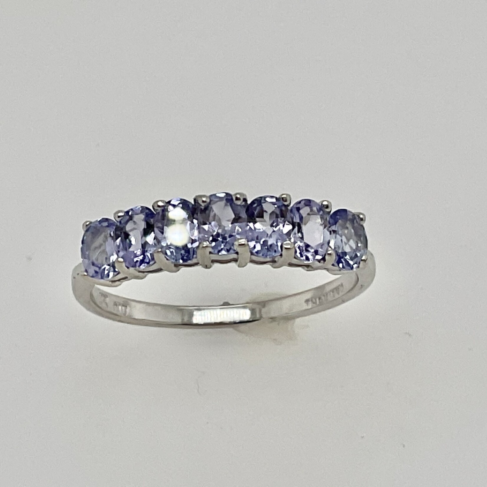 14 Kt W G Ladies Oval Tanzanite Ring 1.75 Tgw #7.75