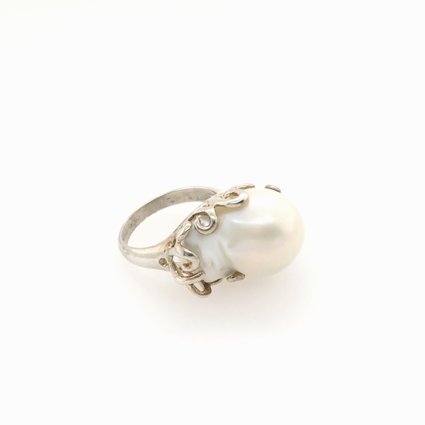 Ladies Pearl Ring / Silver Size 8
