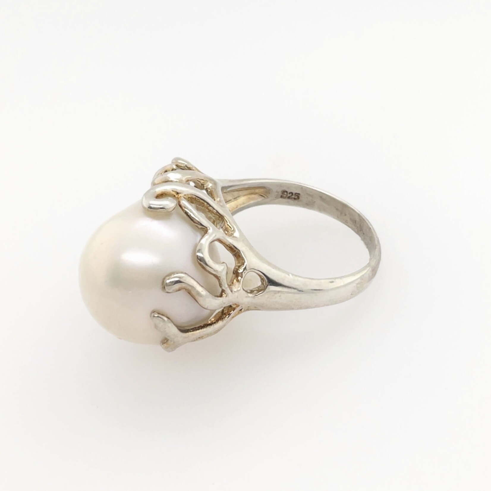 Ladies Pearl Ring / Silver Size 8
