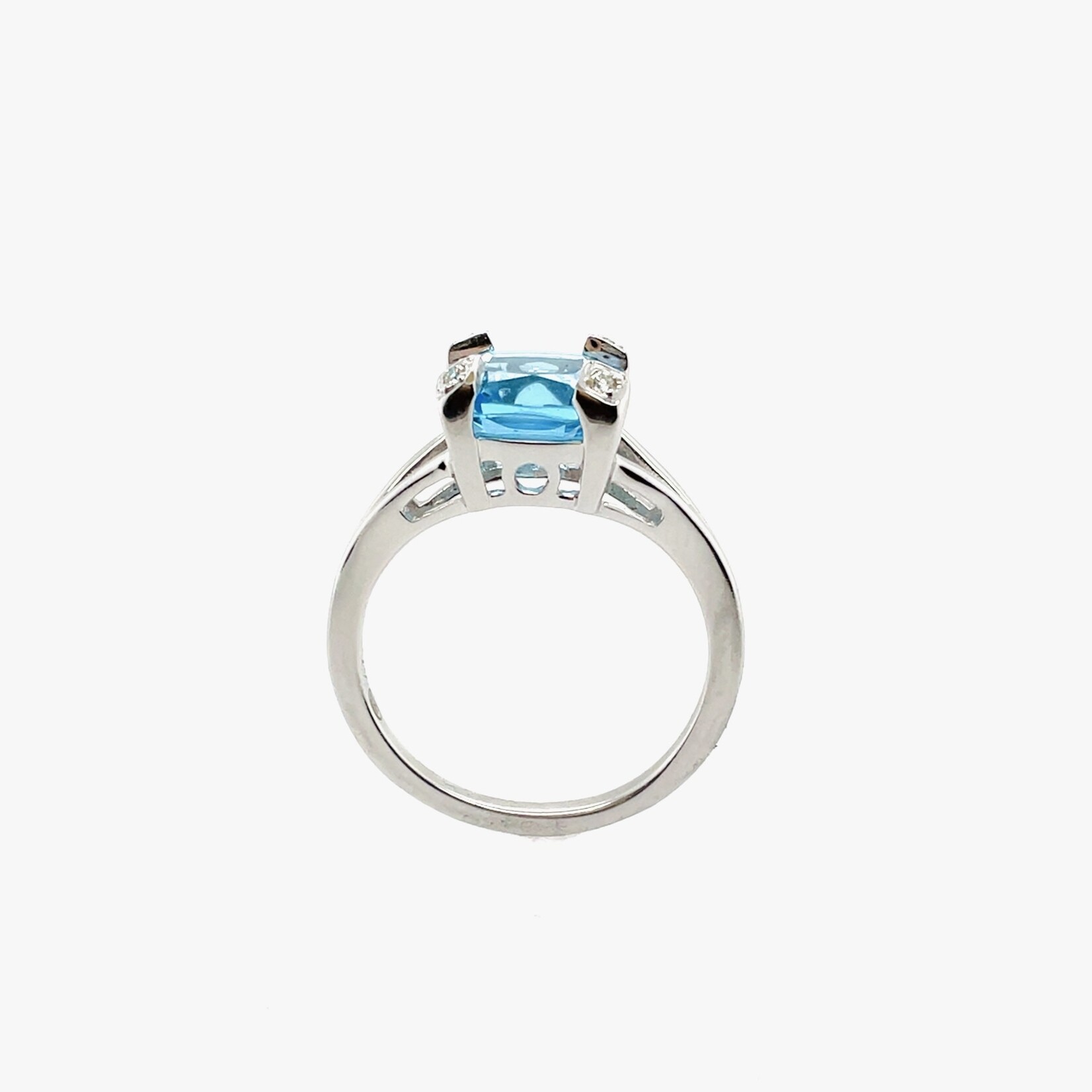 14K Ladies Blue Topaz Ring Size 6