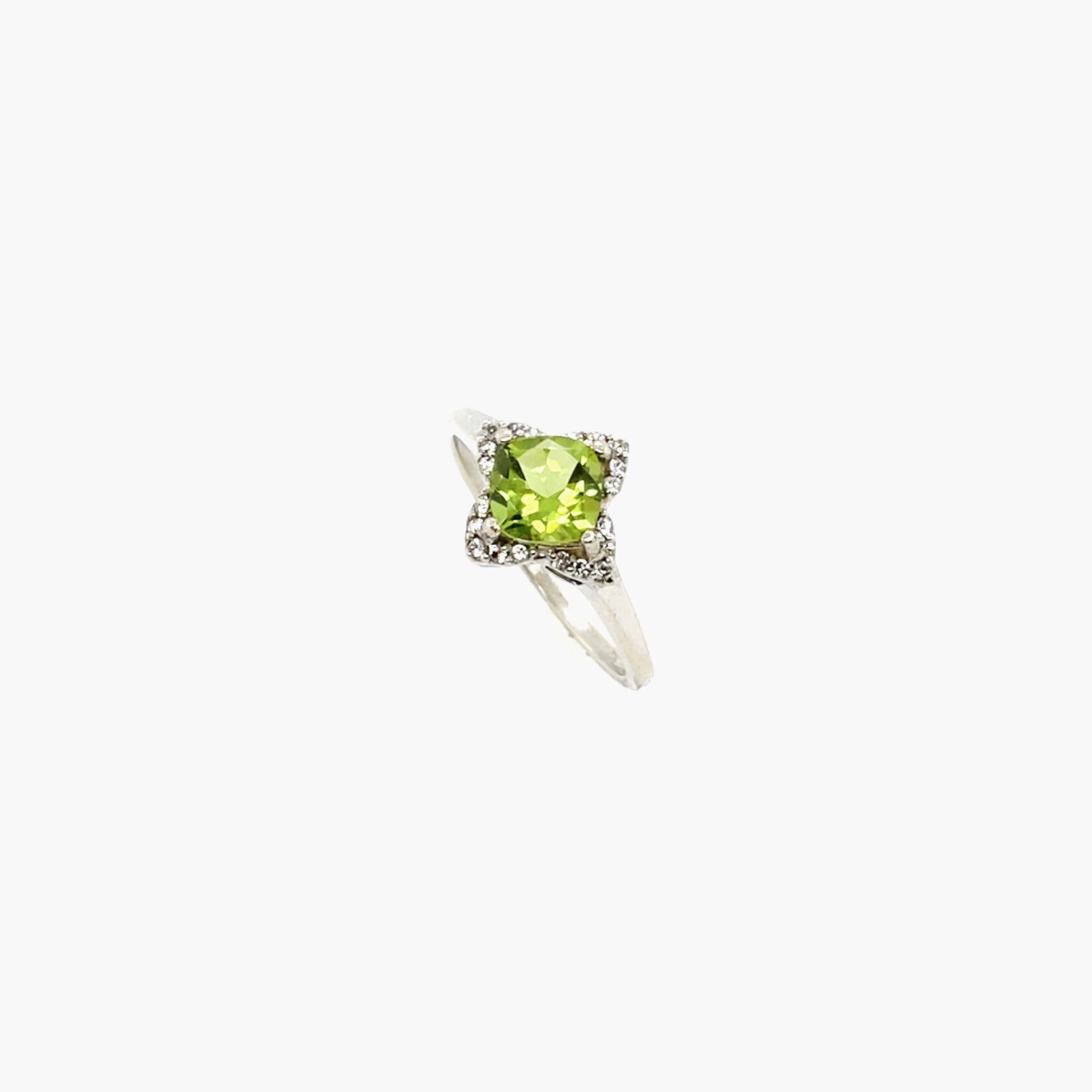 10K Ladies Peridot Ring Size 7.25