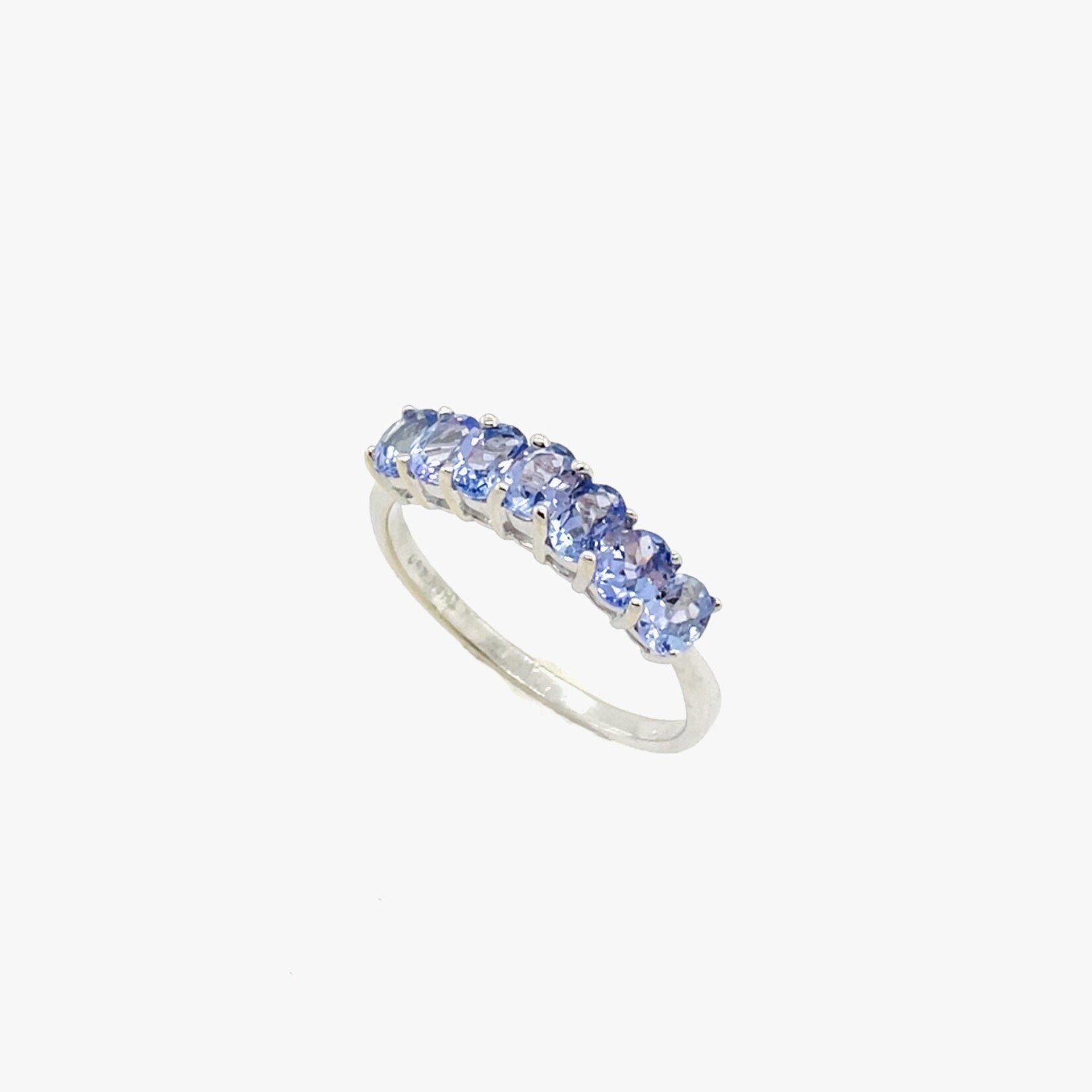14K Ladies Oval Tanzanite Ring Size 7.75