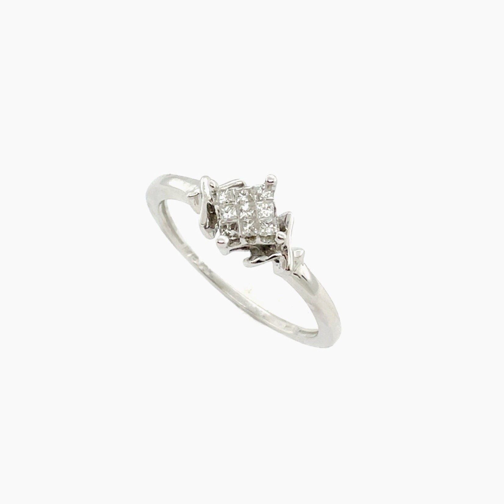 10 Kt White Gold Dia Ring SI2  0.05 Ctr 0.45 Ctw