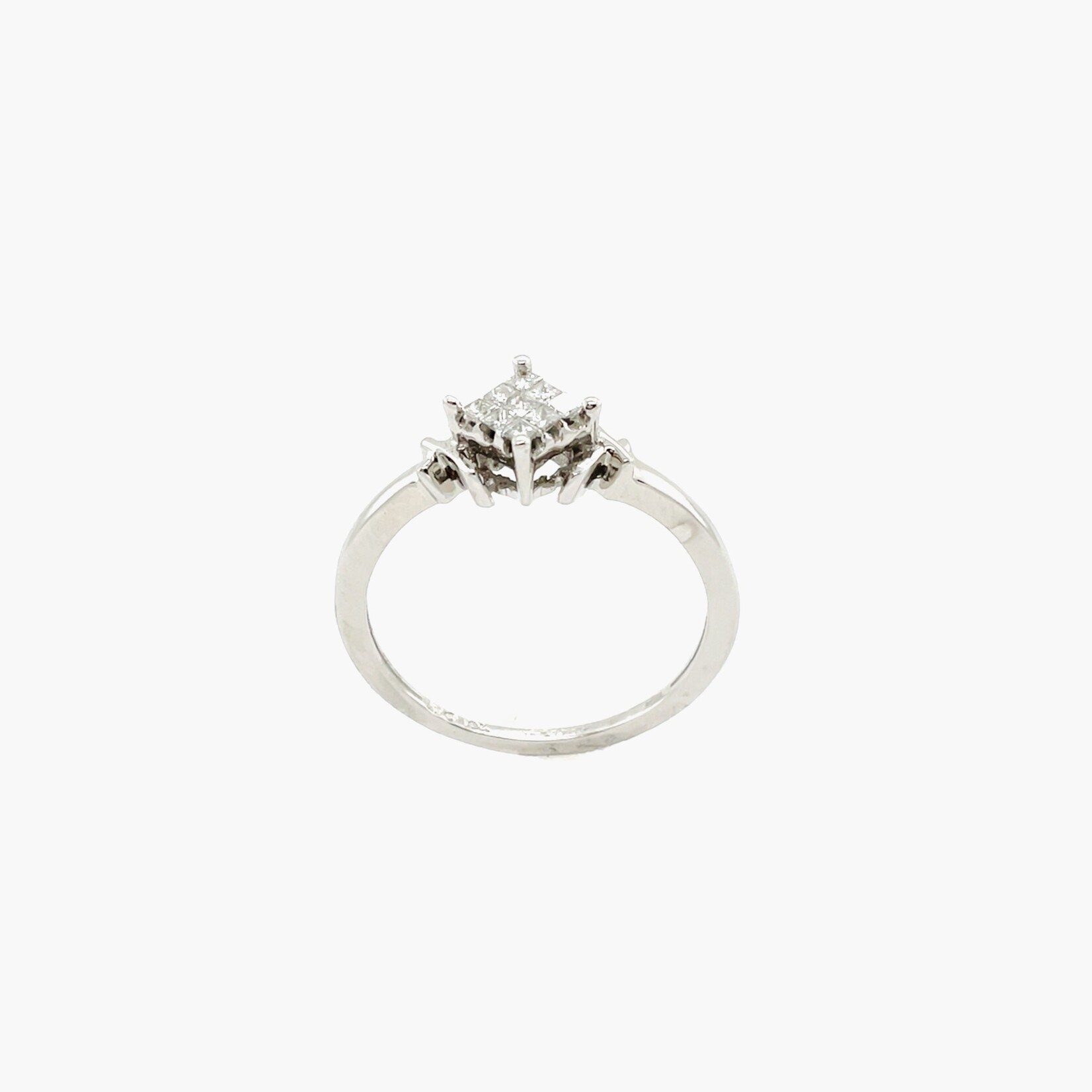 10 Kt White Gold Dia Ring SI2  0.05 Ctr 0.45 Ctw