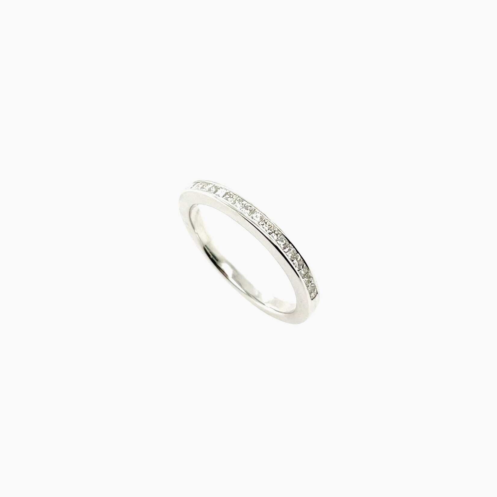 14 Kt W Gold Band Ring .025 Ctw Size 6