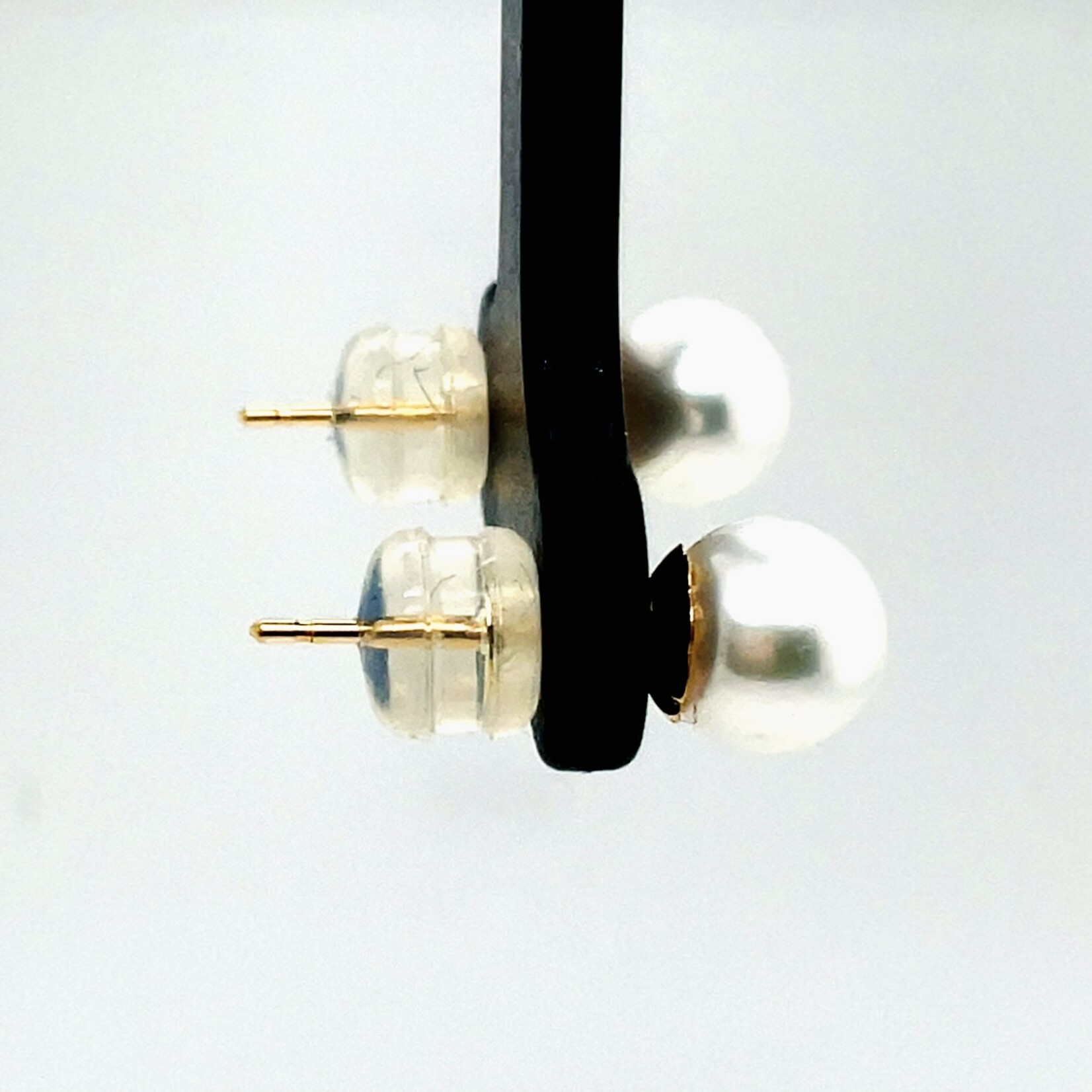 18KT YG 6mm Akoya Pearl Stud Earrings