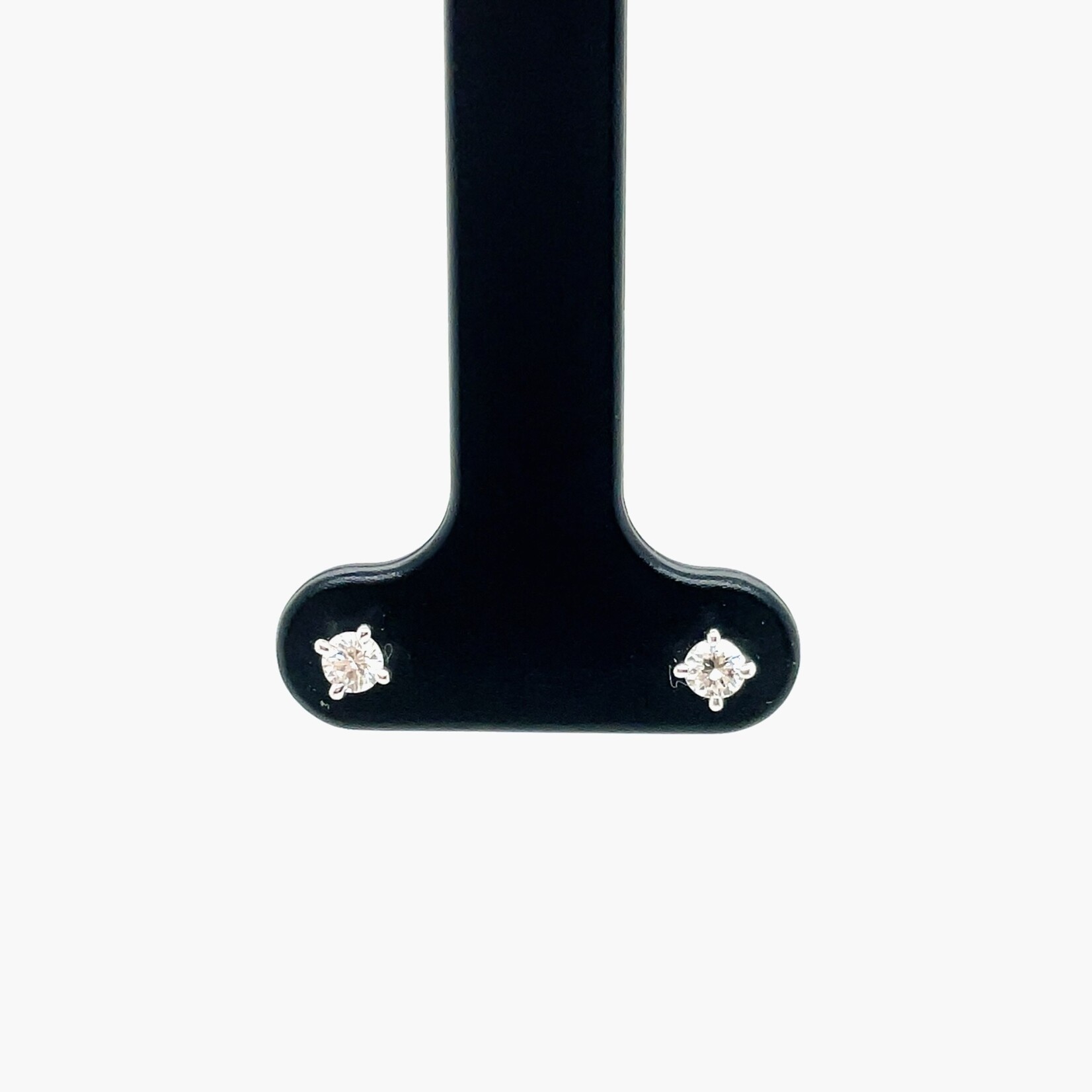 DS Design Inc. 14KW 0.20 ctw. Round Natural Studs