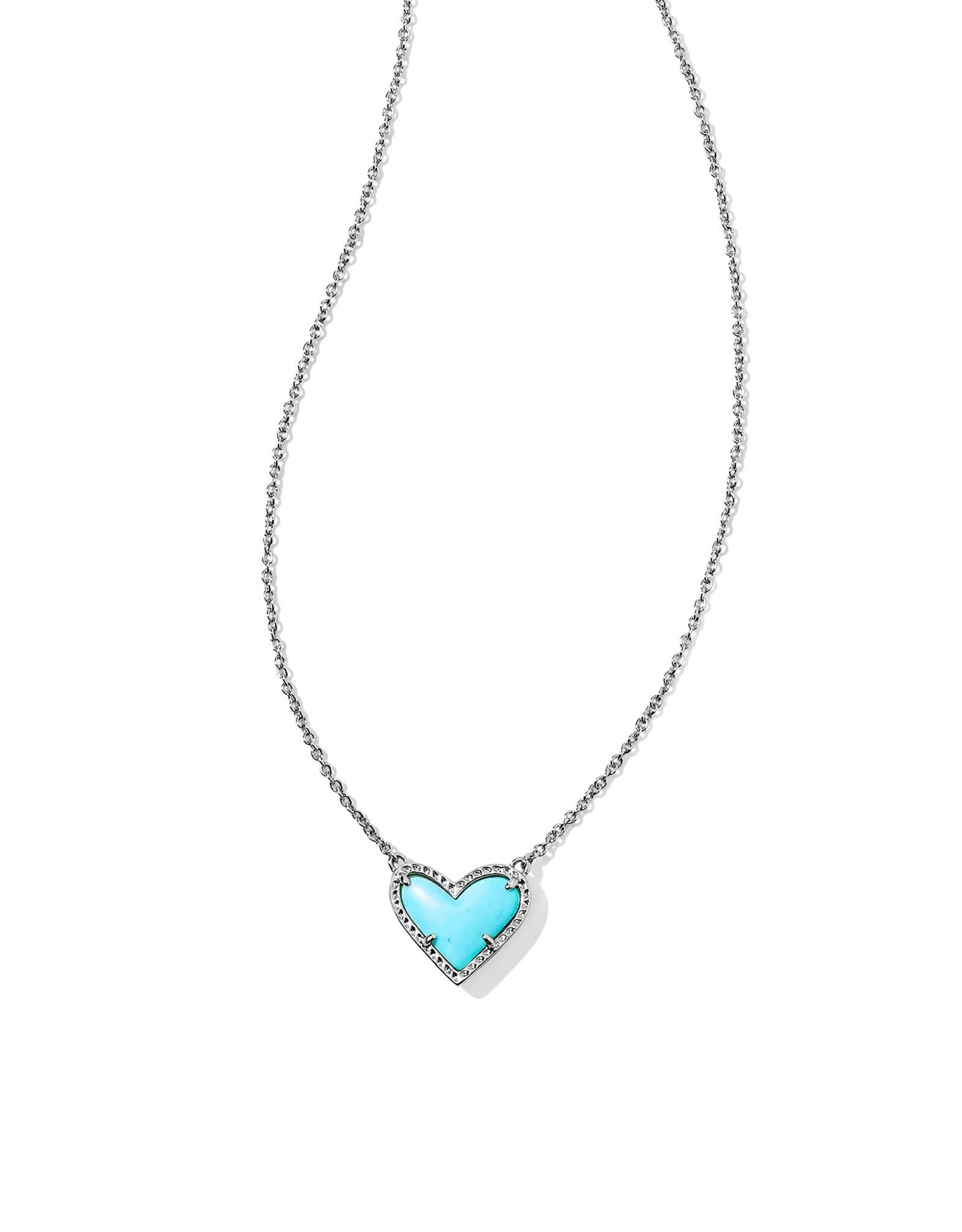 ARI HEART SHORT PENDANT NECKLACE