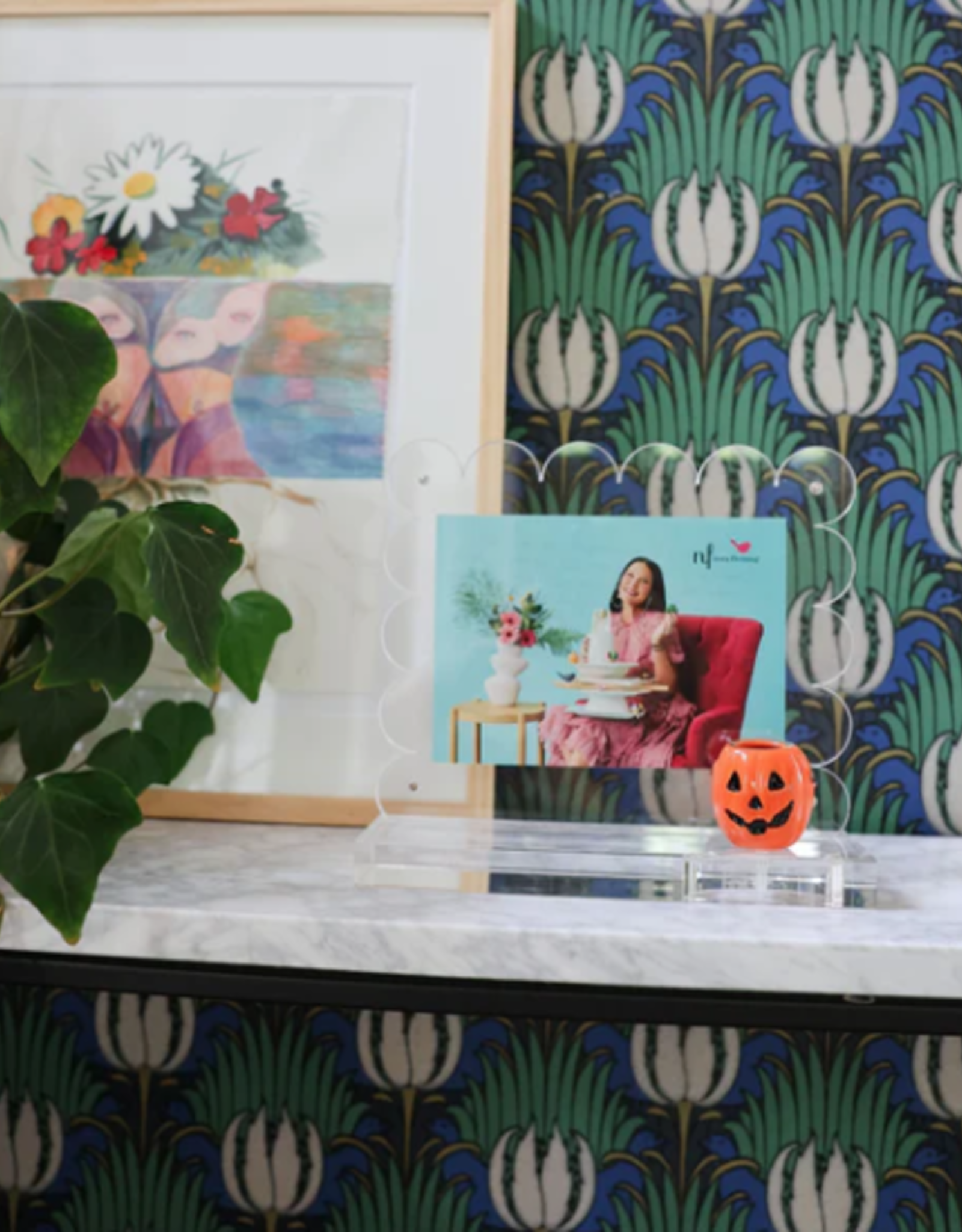 Clearly A-Nora-Ble Scalloped Acrylic Frame