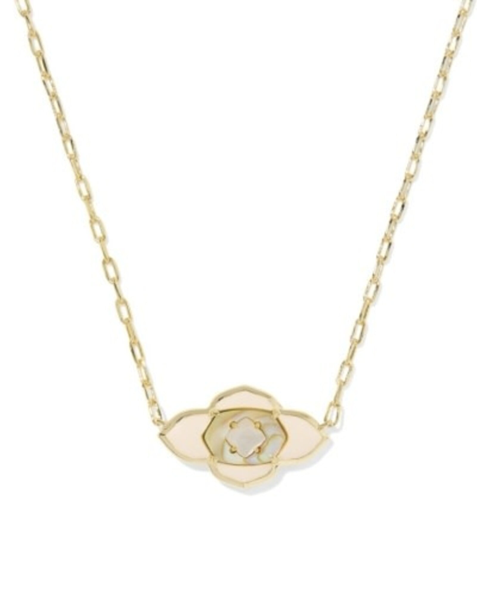 ABBIE MEDALLION SHORT PENDANT NECKLACE