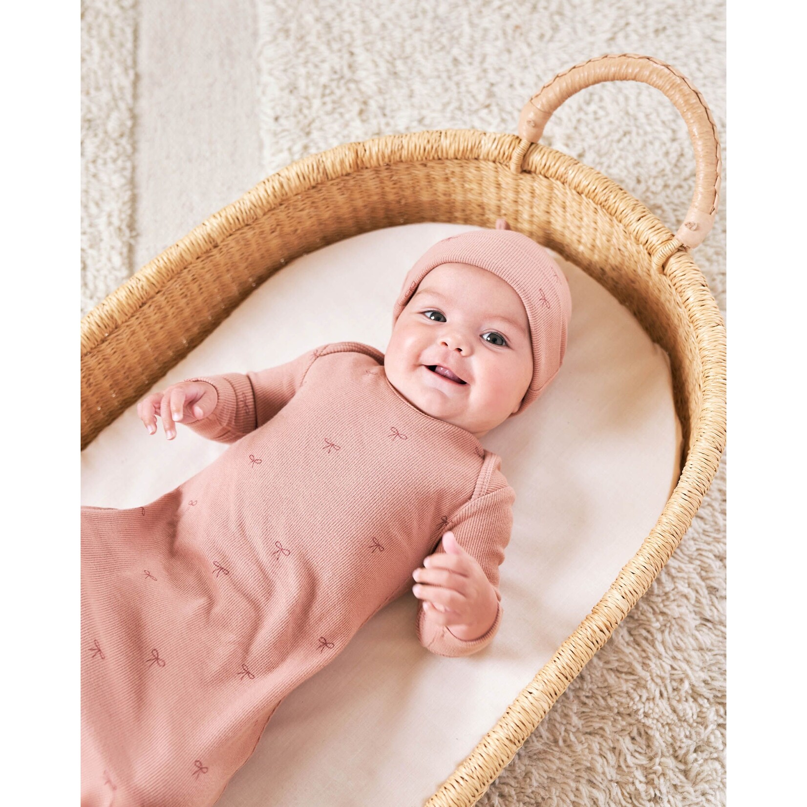 Quincy Mae Quincy Mae - Knotted Baby Gown & Hat