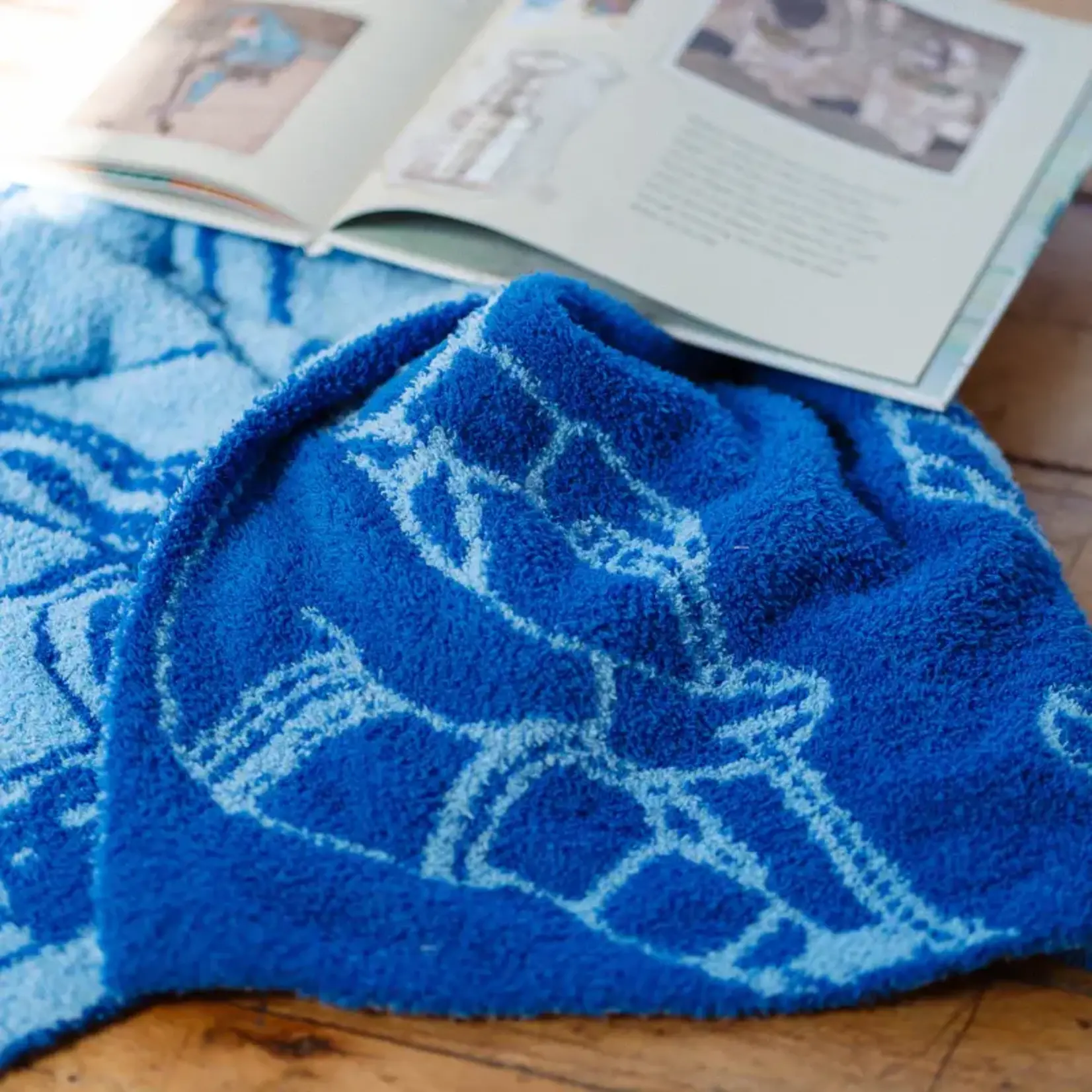 Pip + Phee Pip + Phee - Zamboni Plush Blanket