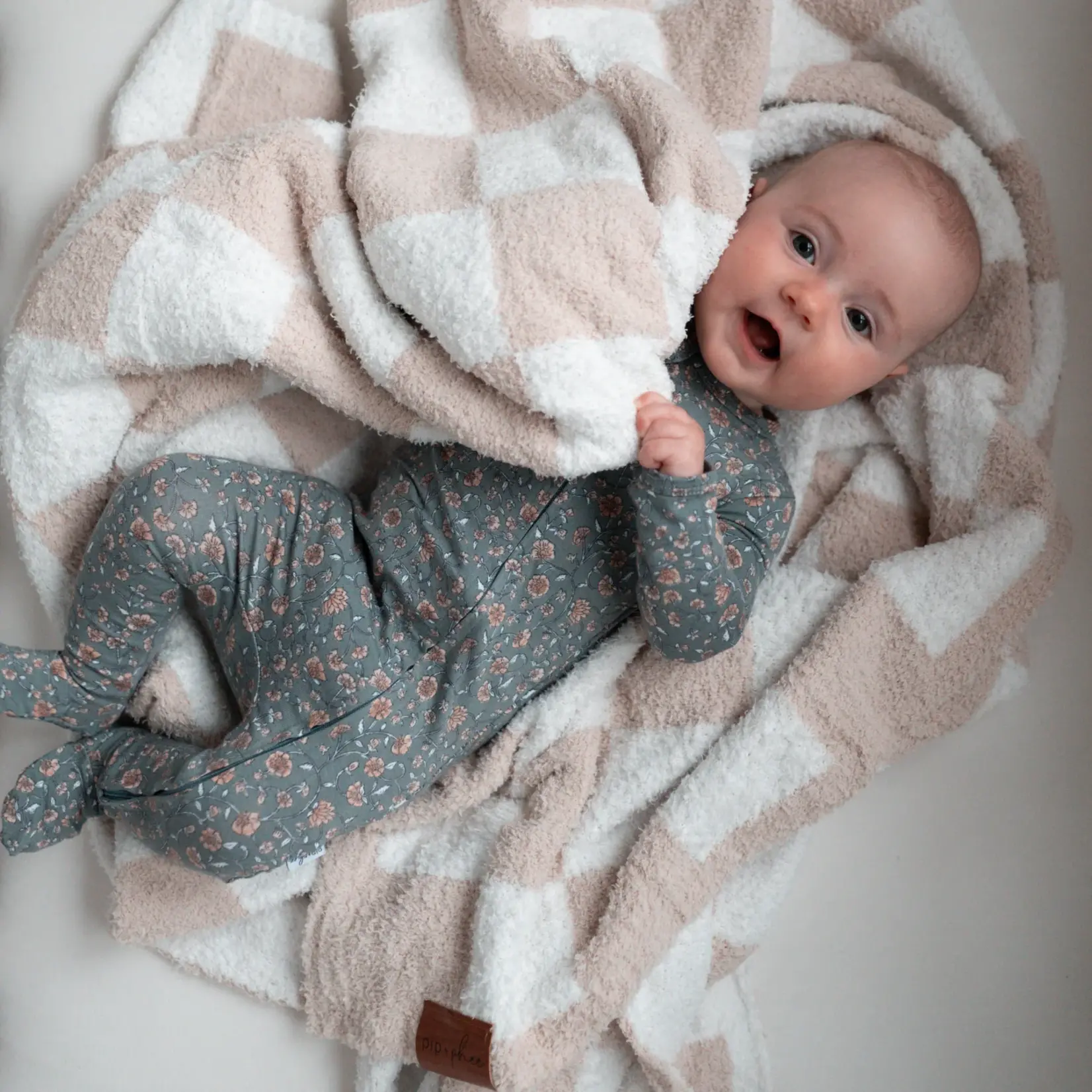 Pip + Phee Pip + Phee - Sand Check Plush Blanket