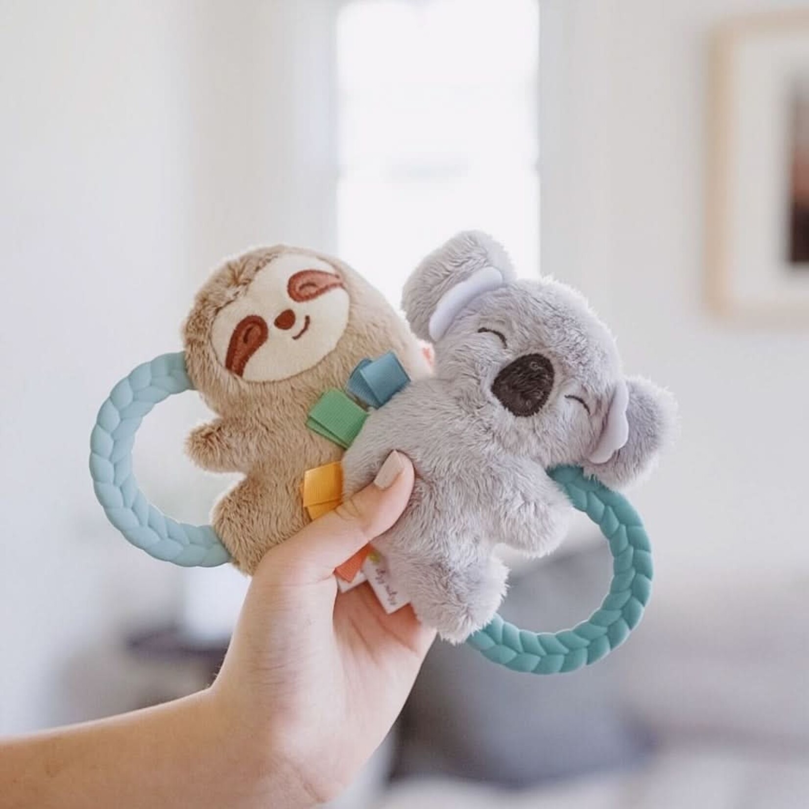 Itzy Ritzy Itzy Ritzy - Ritzy Pal Plush Rattle With Teether