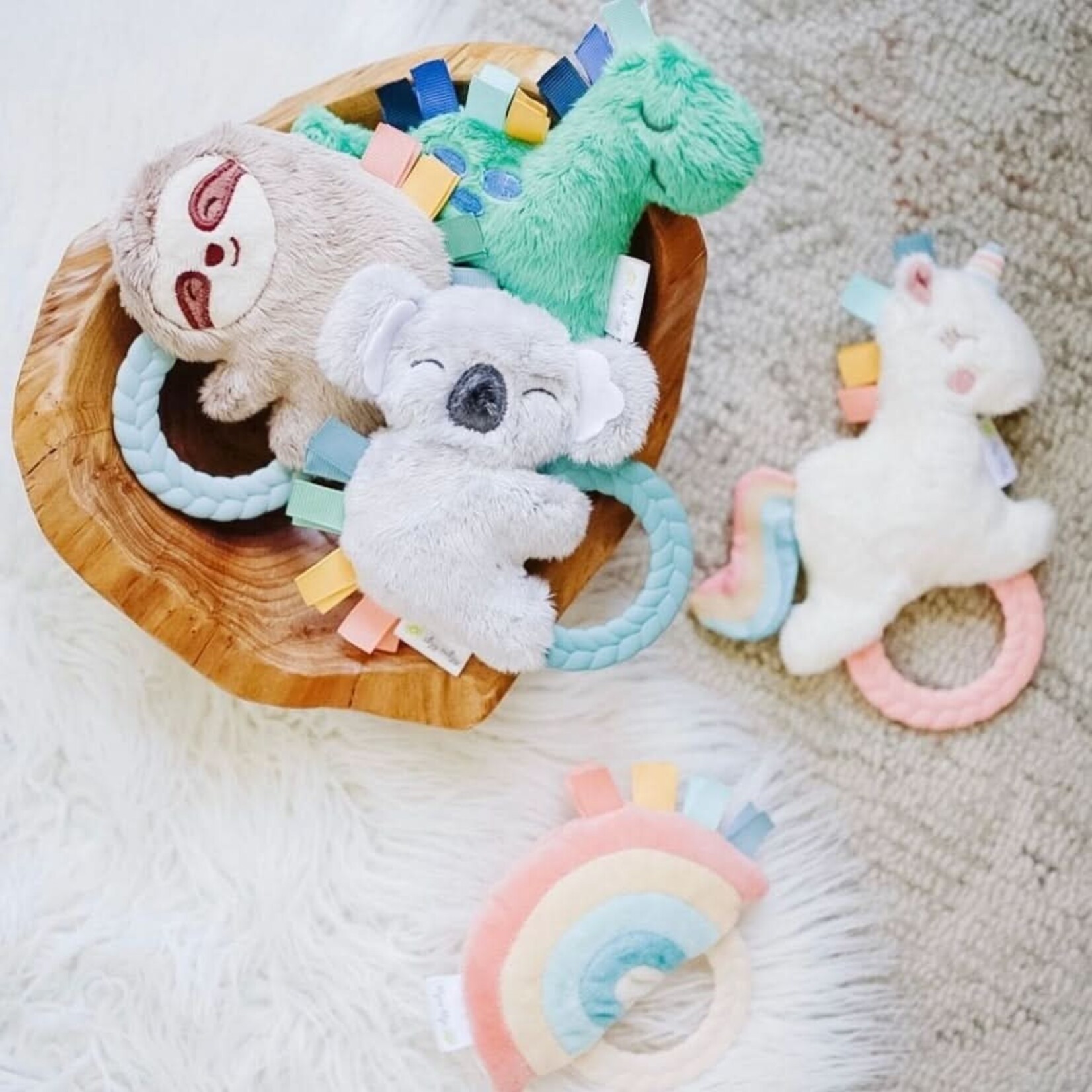 Itzy Ritzy Itzy Ritzy - Ritzy Pal Plush Rattle With Teether