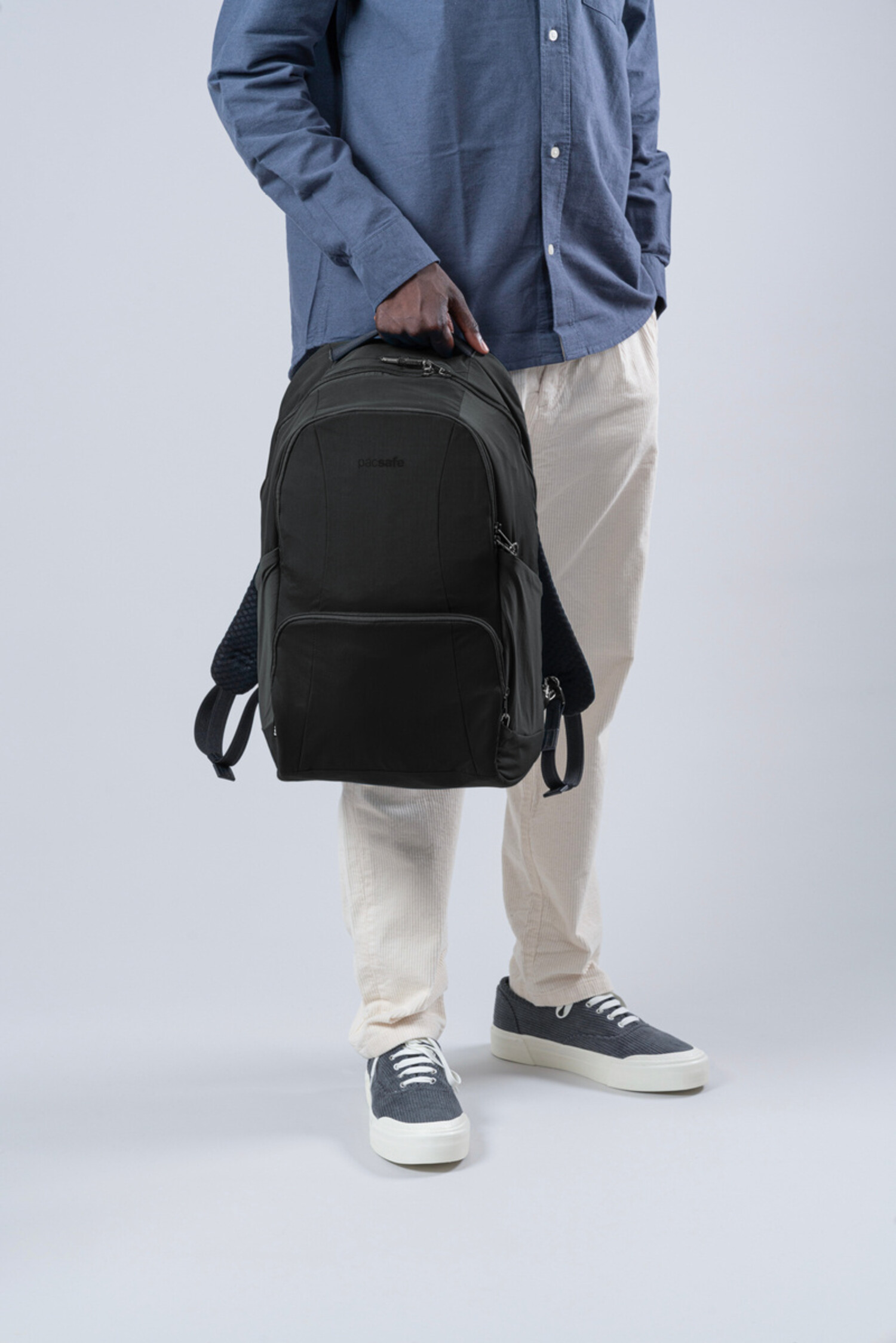 Pacsafe® LS450 anti-theft 25L backpack- Black
